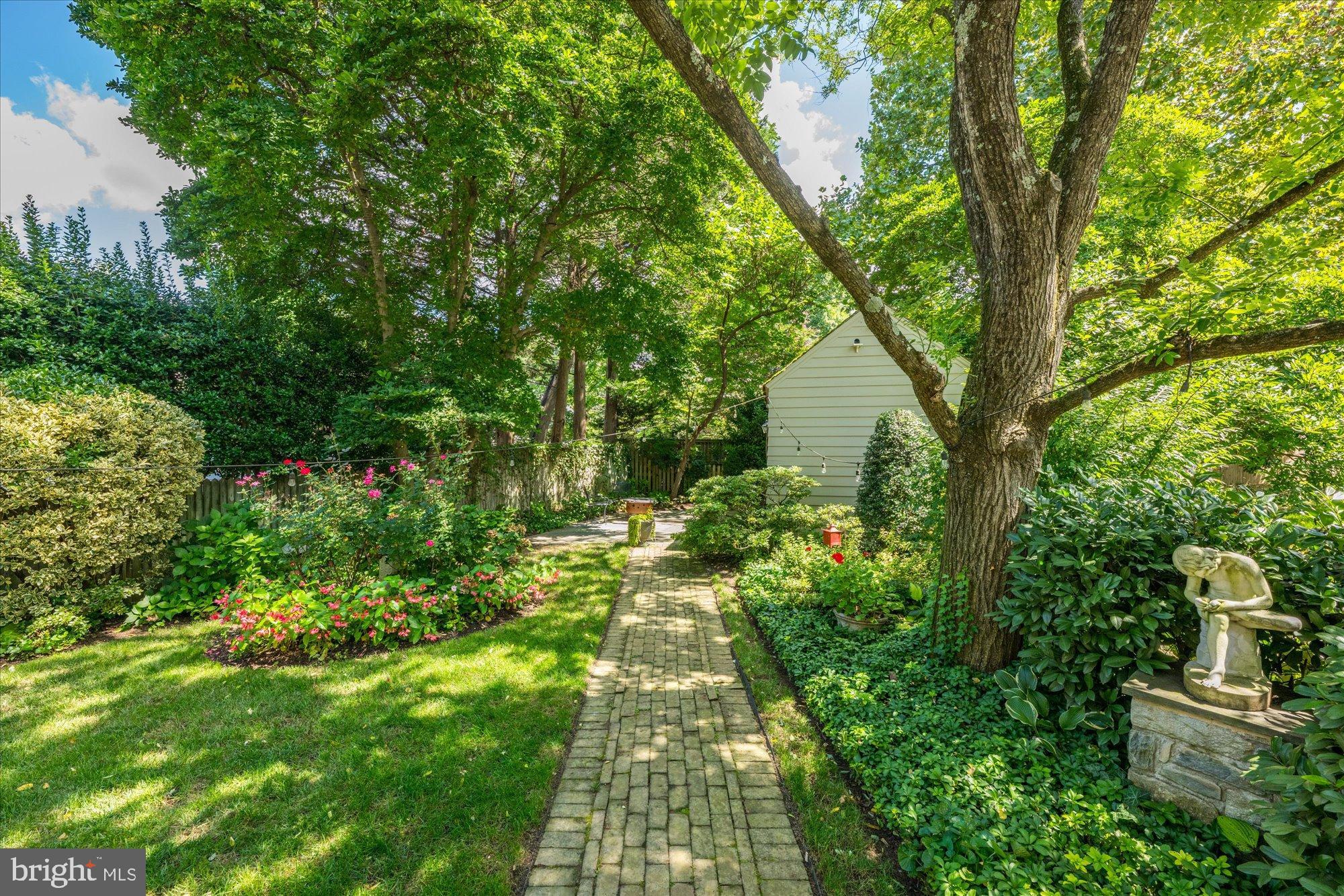 YORKTOWN VILLAGE - Residential