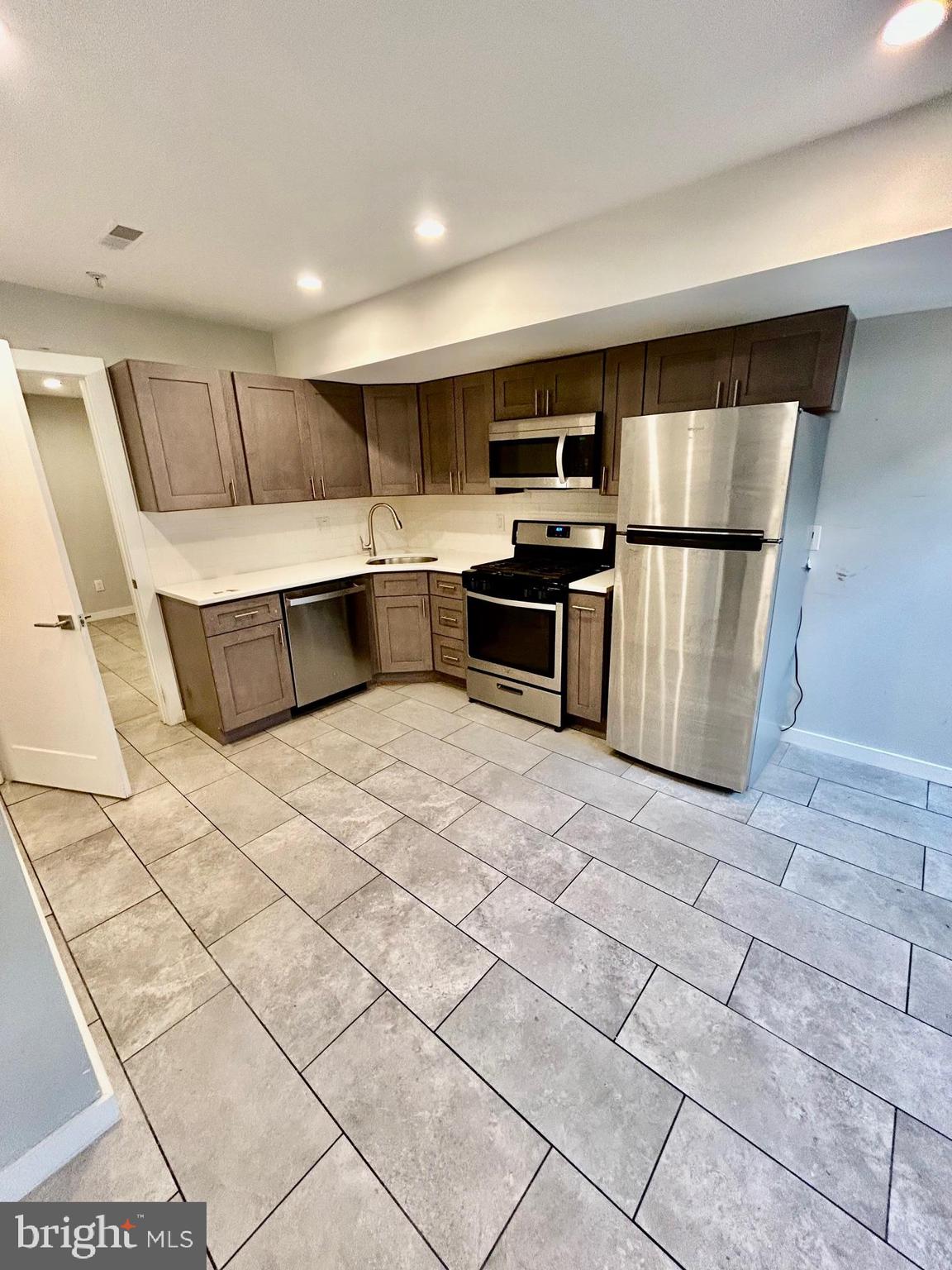 4811 WALNUT STREET