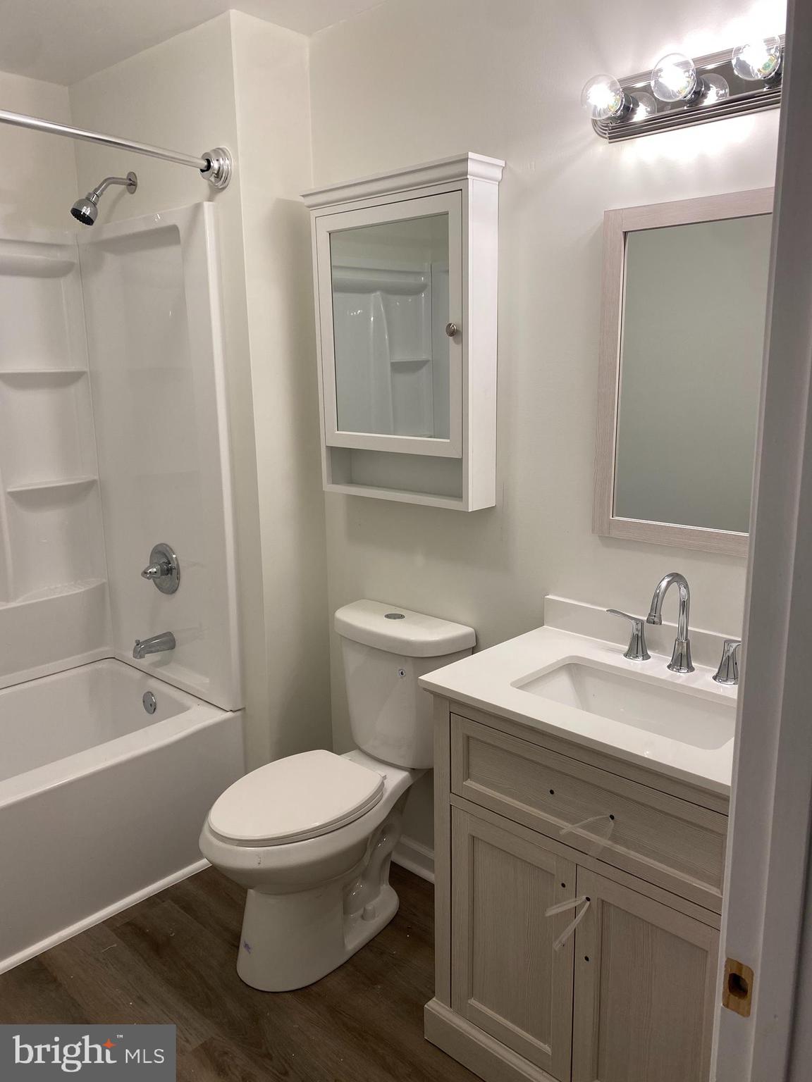 SHOWERS - Residential Lease