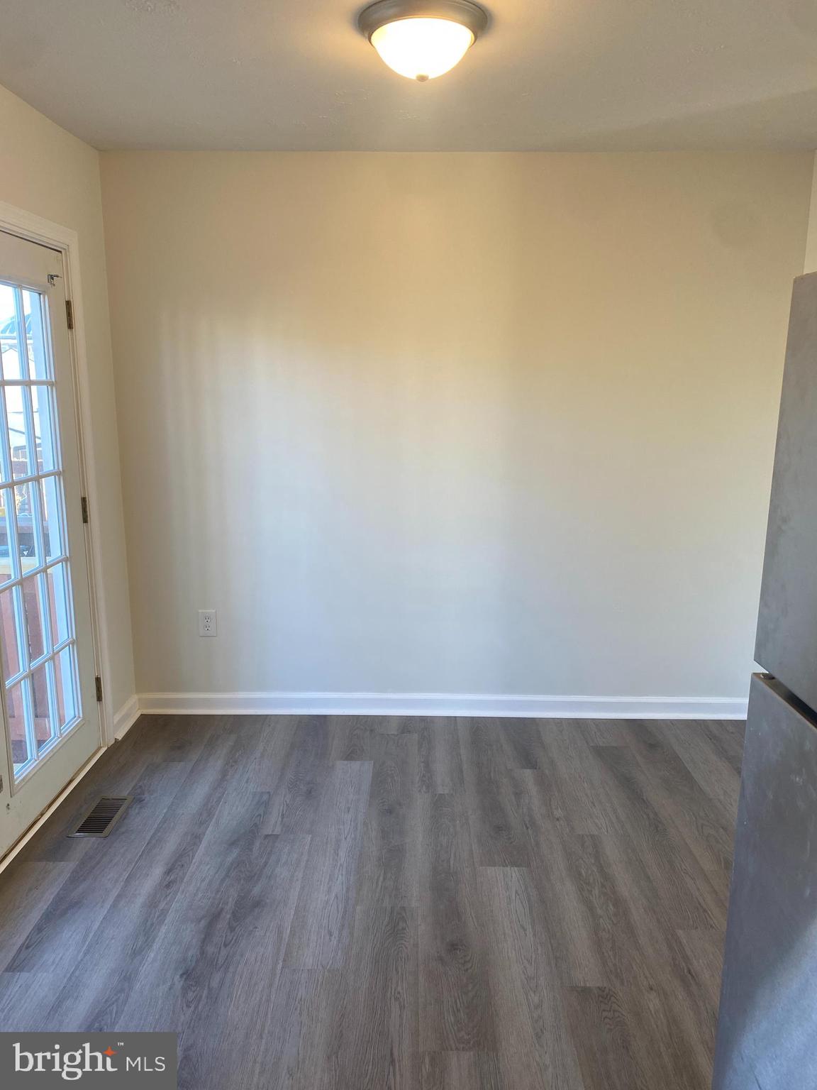 SHOWERS - Residential Lease