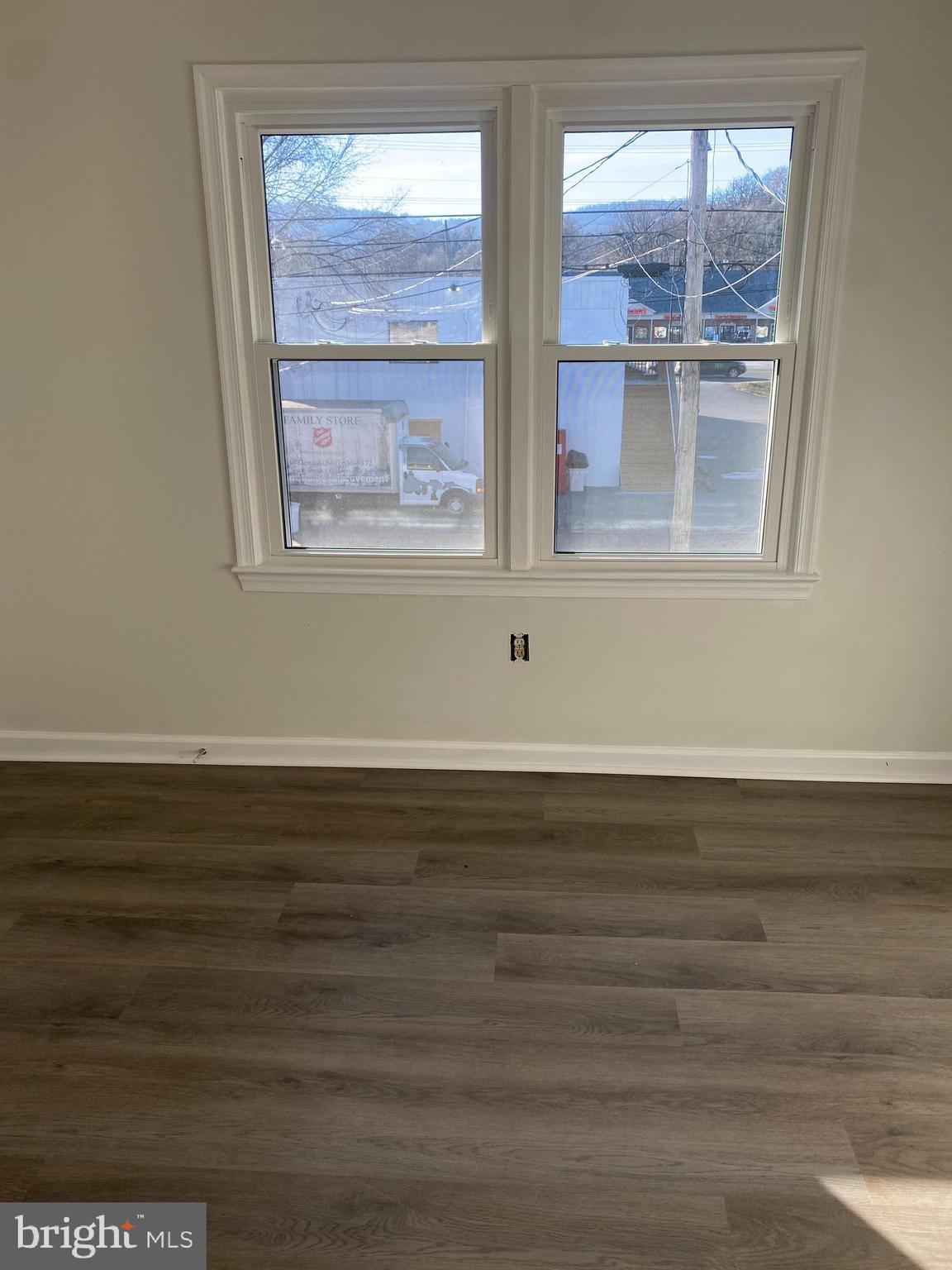 SHOWERS - Residential Lease