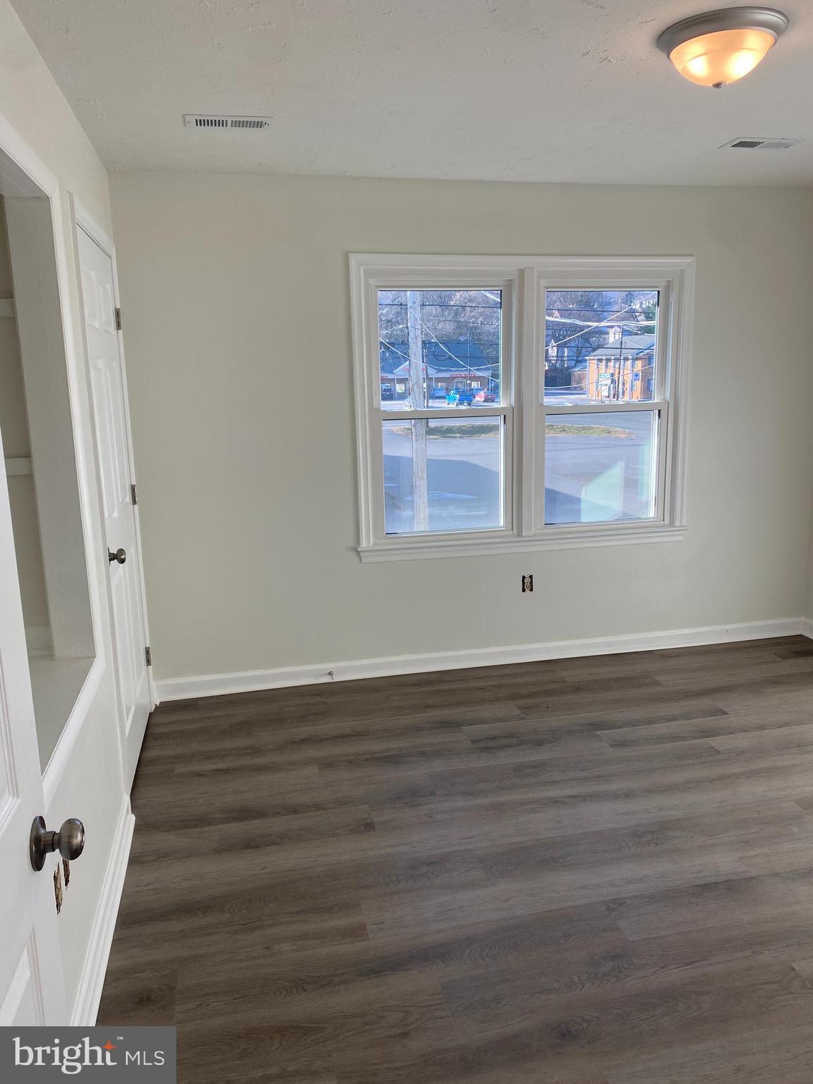 SHOWERS - Residential Lease