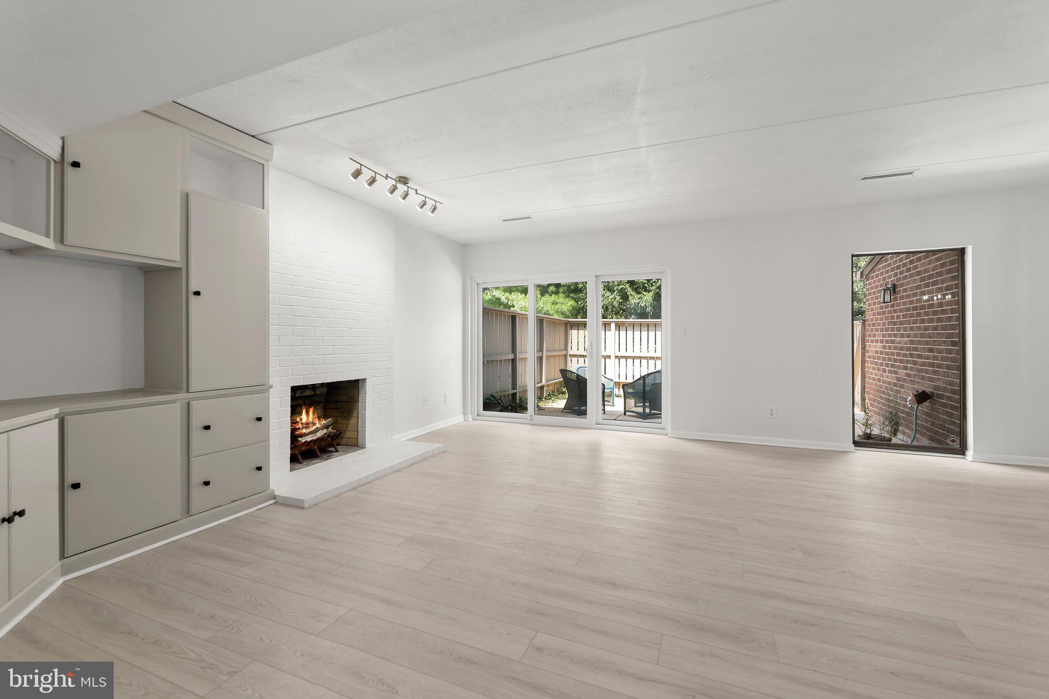30 FENCEPOST COURT A