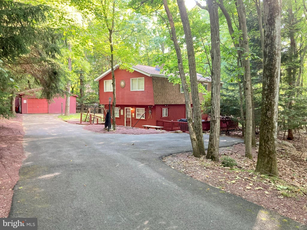 Photo of 28 Skye Drive, LAKE HARMONY, PA 18624 (MLS # PACC2007444)