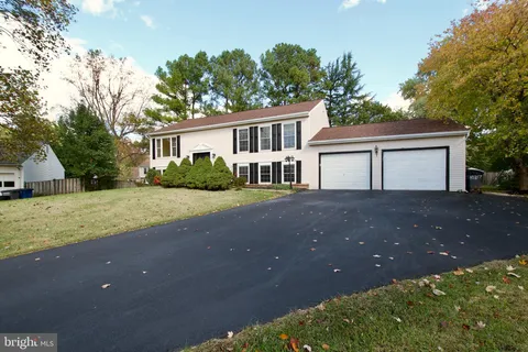 10217 McKean Court, Great Falls, VA MLS: VALO2114644