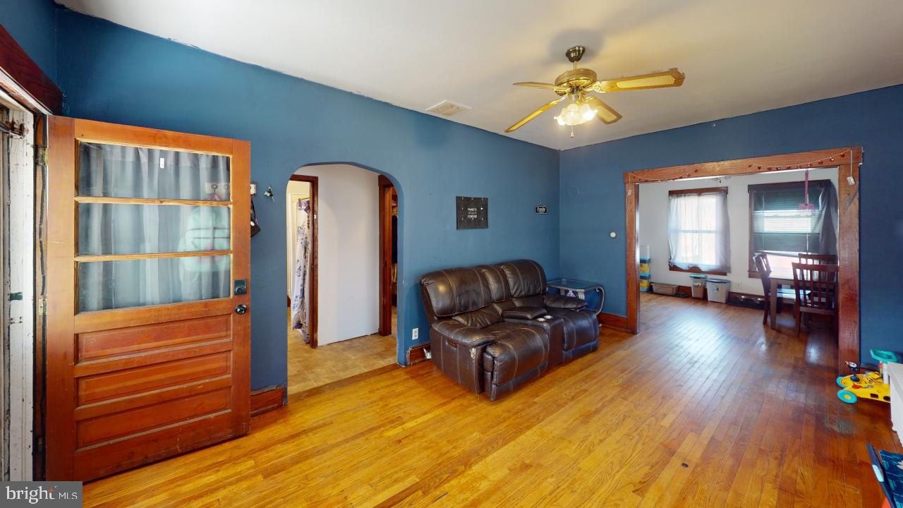 2042 FRONT STREET