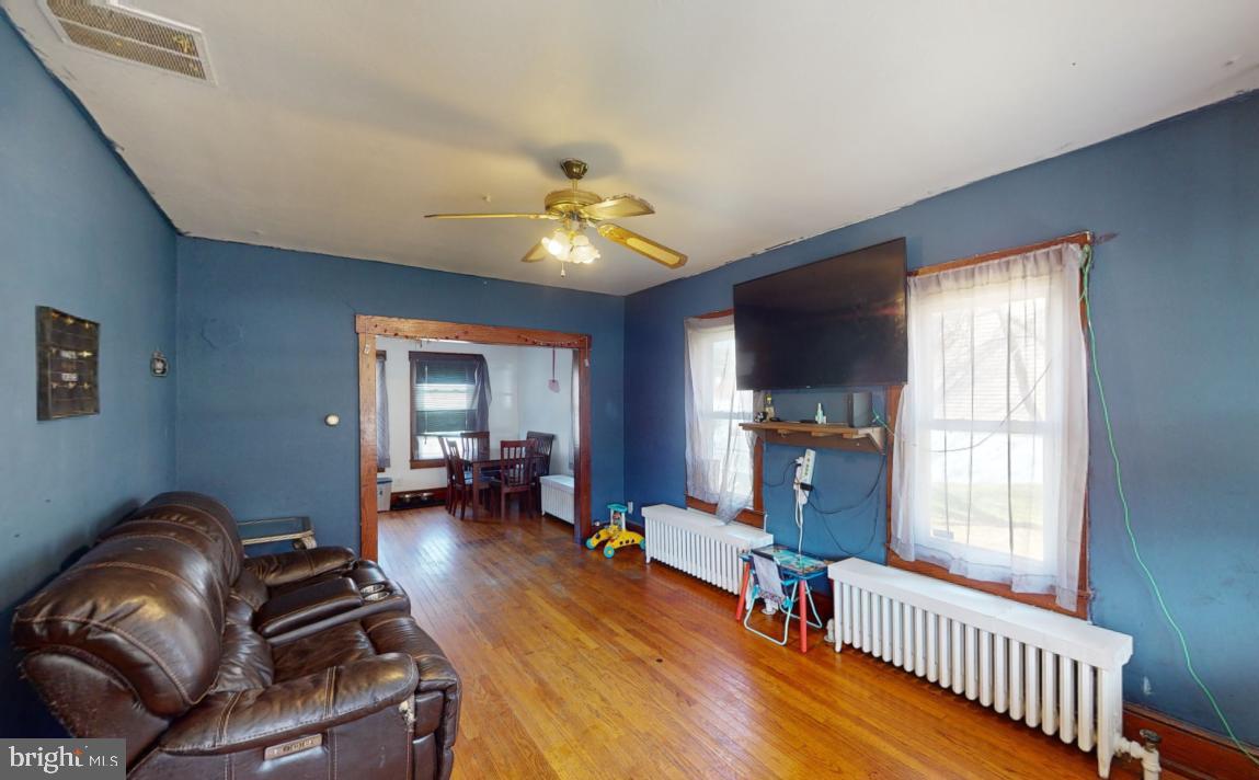 2042 FRONT STREET