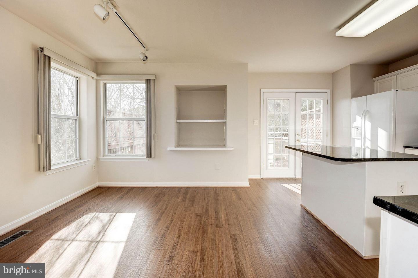 MCNAIR FARMS LANDBAY 11 - Residential Lease