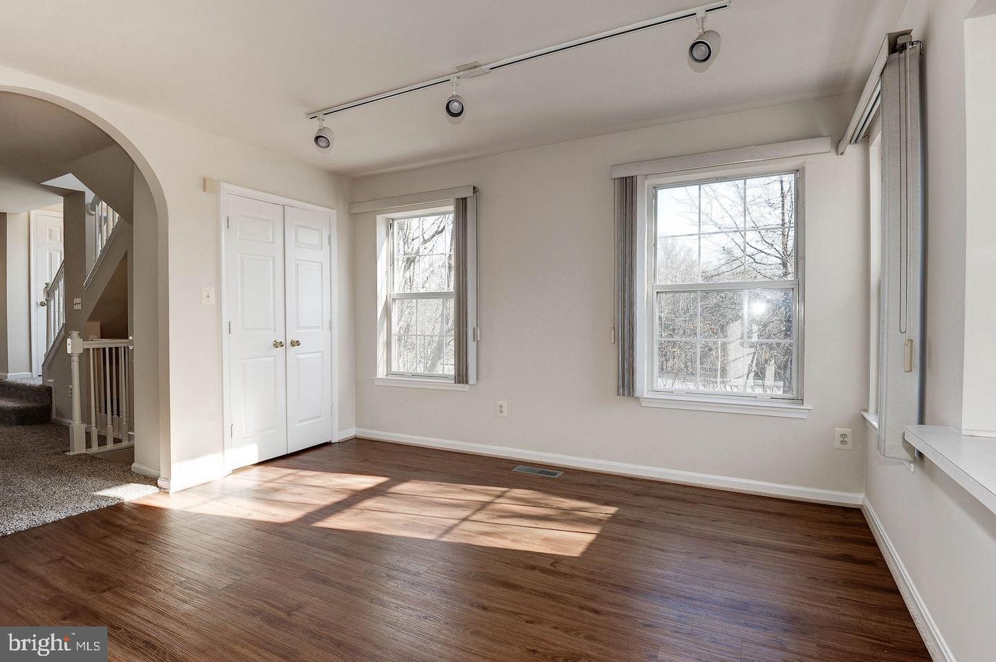 MCNAIR FARMS LANDBAY 11 - Residential Lease