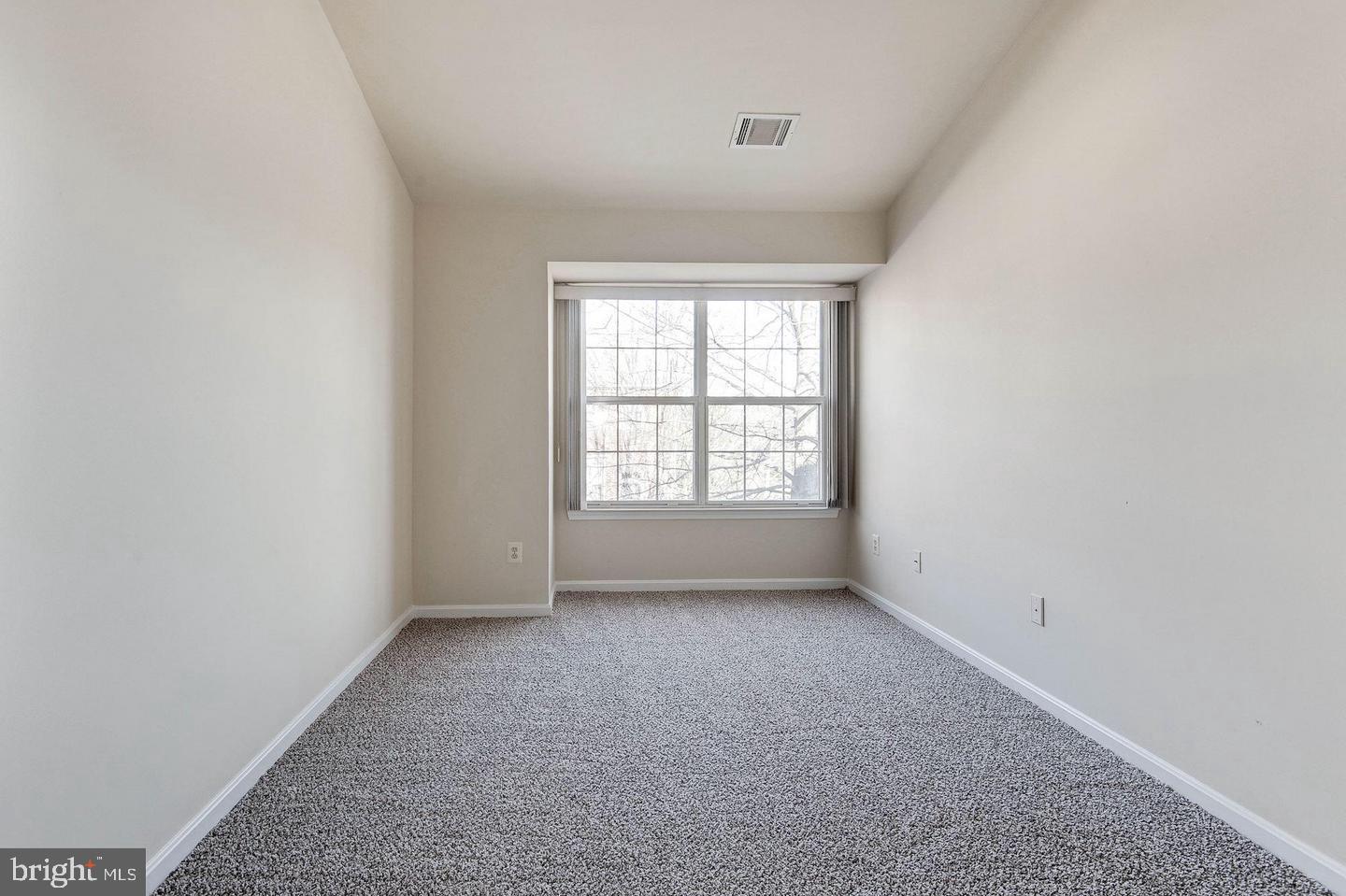 MCNAIR FARMS LANDBAY 11 - Residential Lease