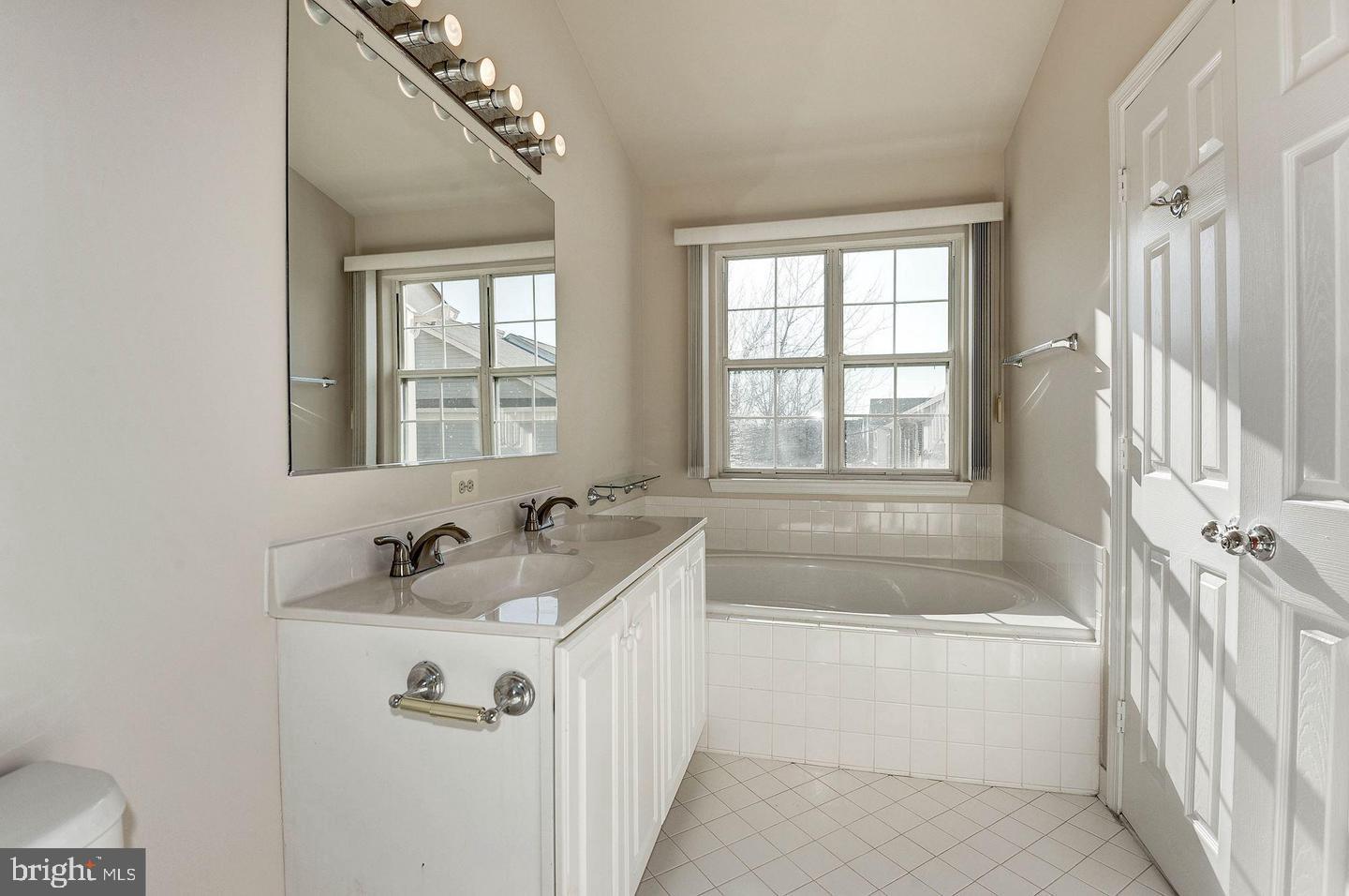 MCNAIR FARMS LANDBAY 11 - Residential Lease