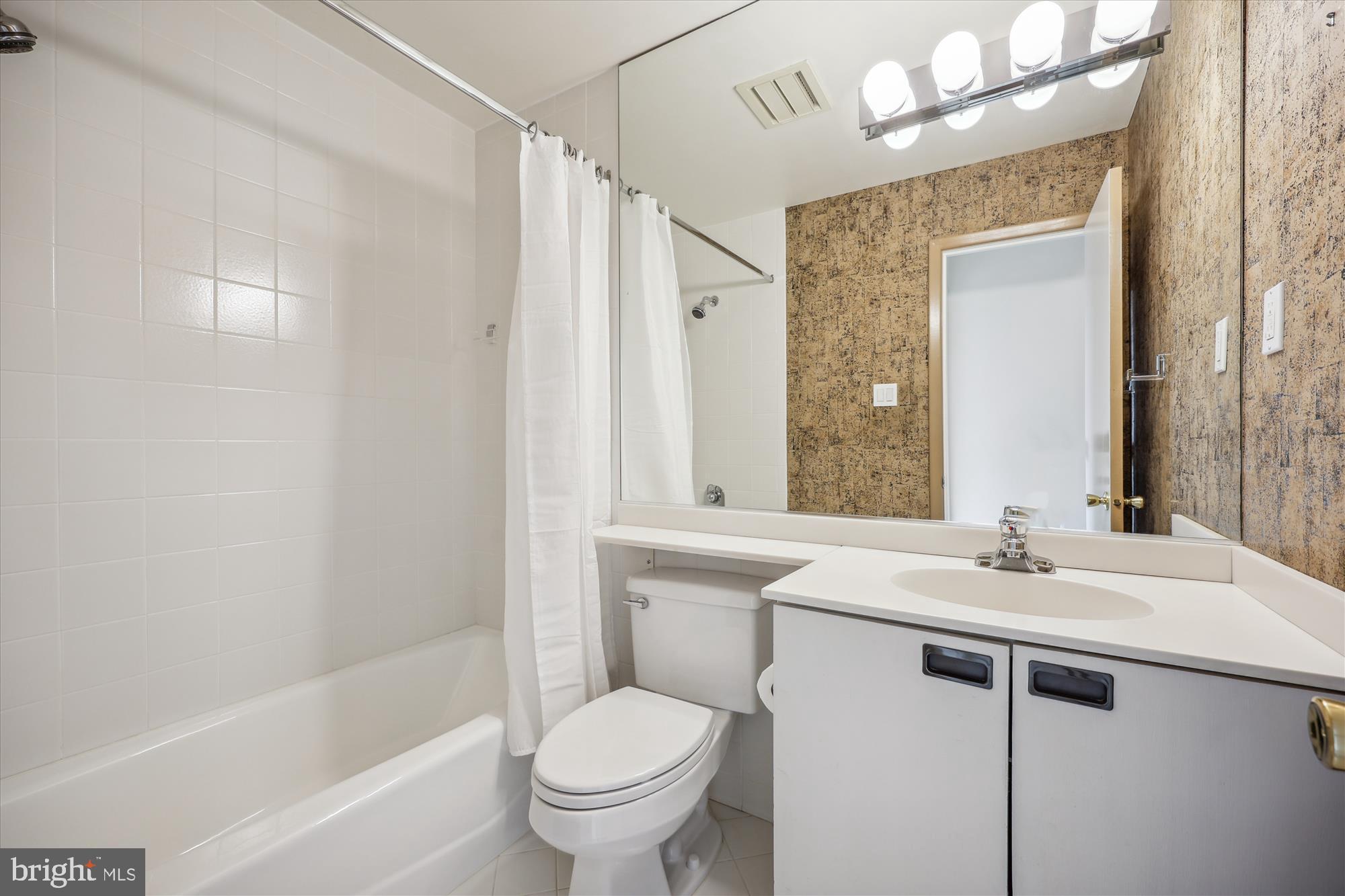 REGENCY ESTATES - Residential