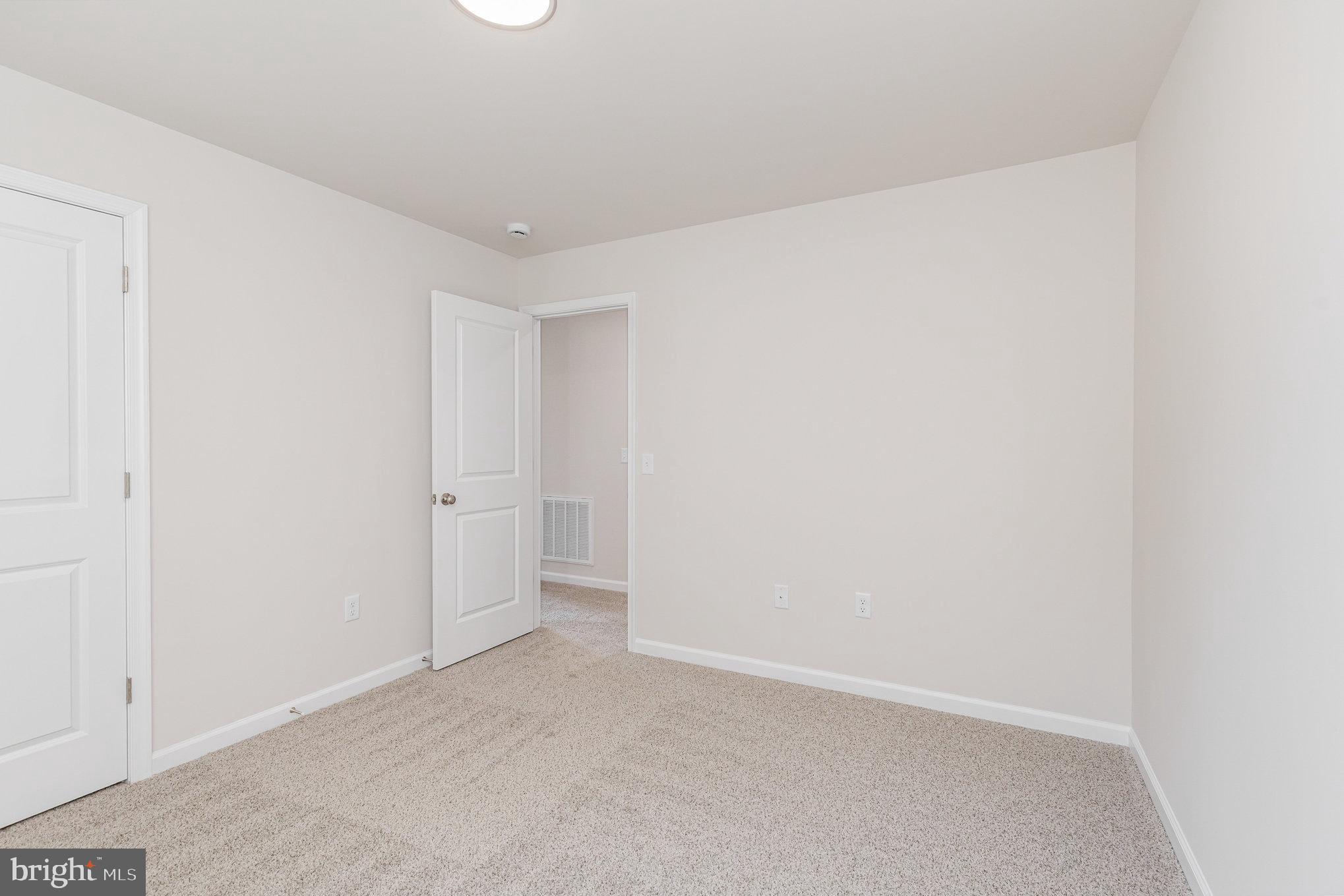 HIDDEN LAKE - Residential