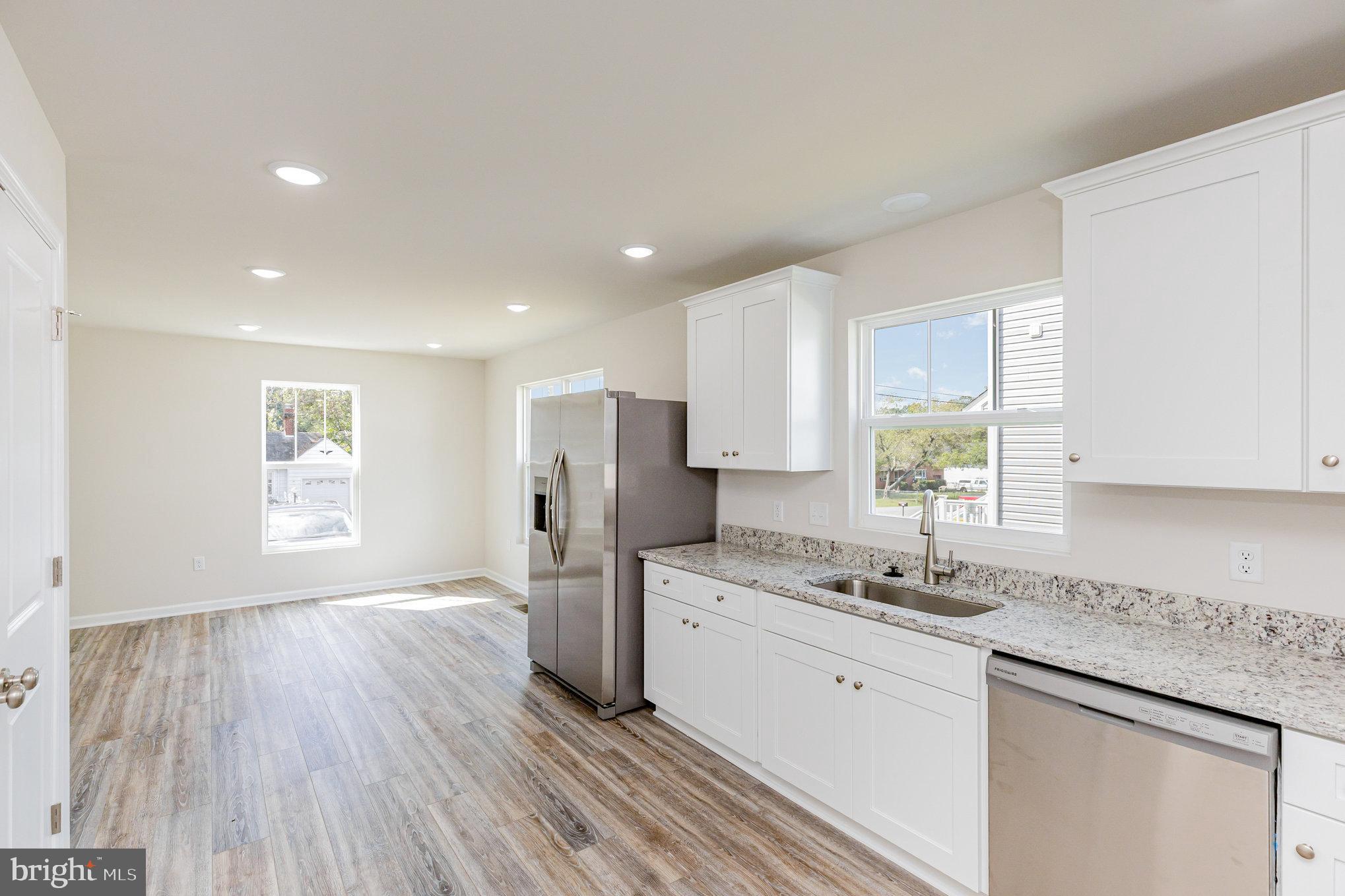 HIDDEN LAKE - Residential