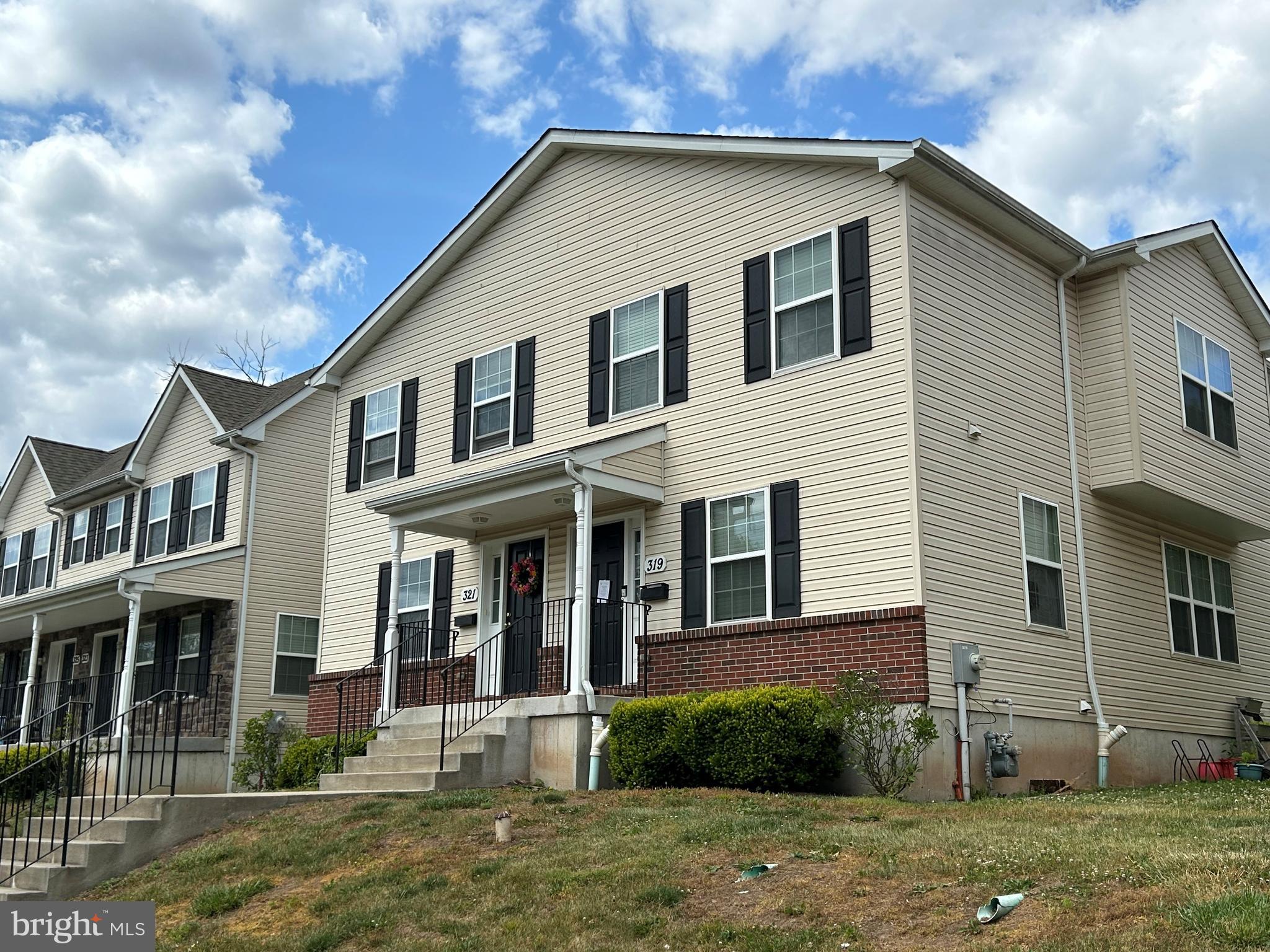 3 bedroom, 1/1 bath. Available June 1st. unfinished basement for storage, off street parking, washer, dryer, fridge, range, microwave, dishwasher, garbage disposal. Resident responsible for Water,Sewer,Trash,Electric,Gas,Snow. Management is responsible for lawn care and maintenance.