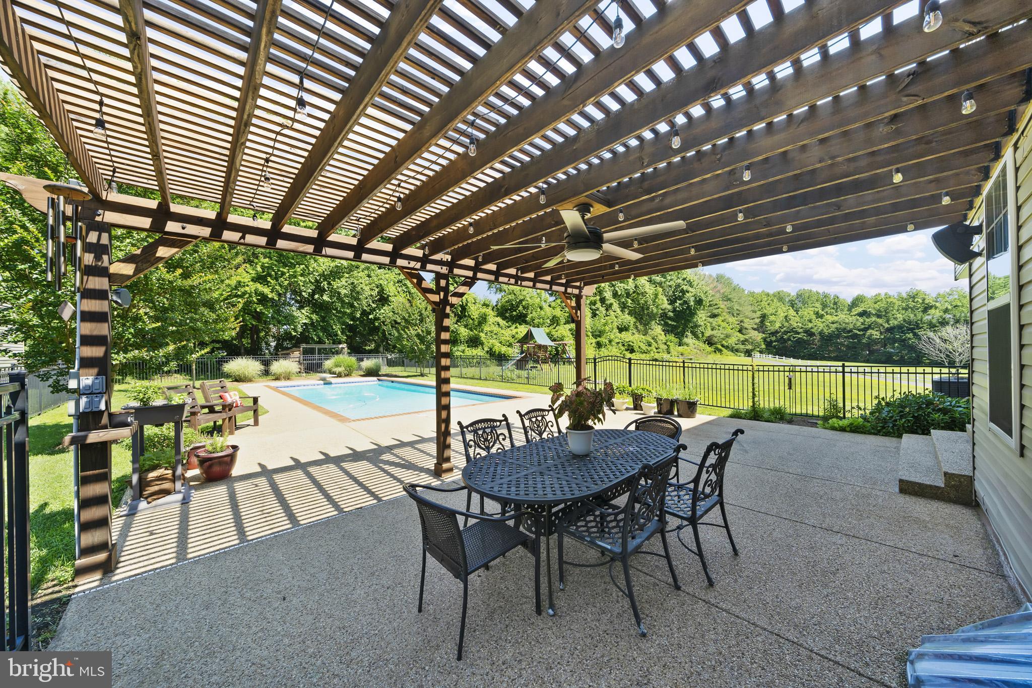 OAKMONT MANOR - Residential