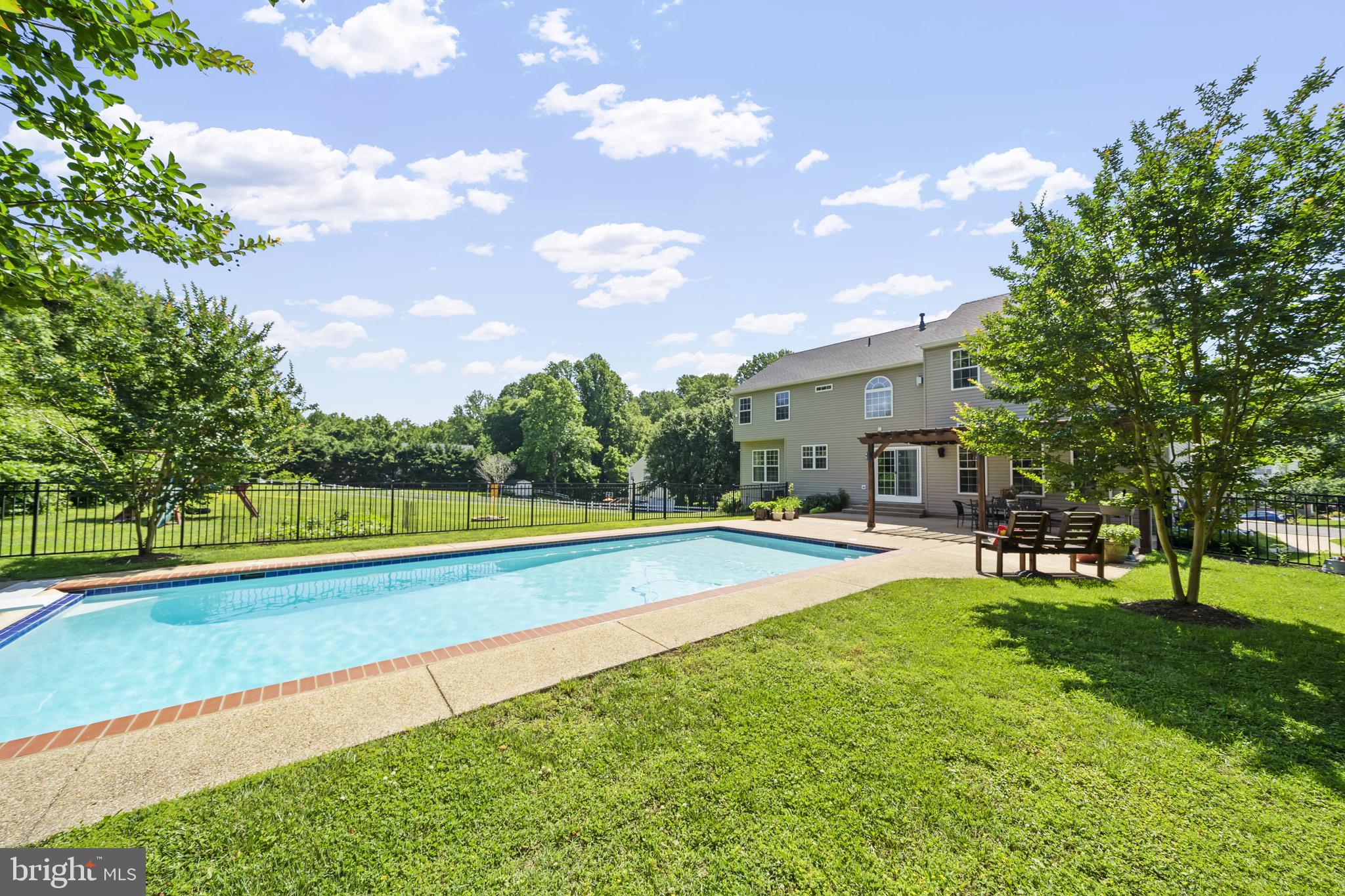 OAKMONT MANOR - Residential