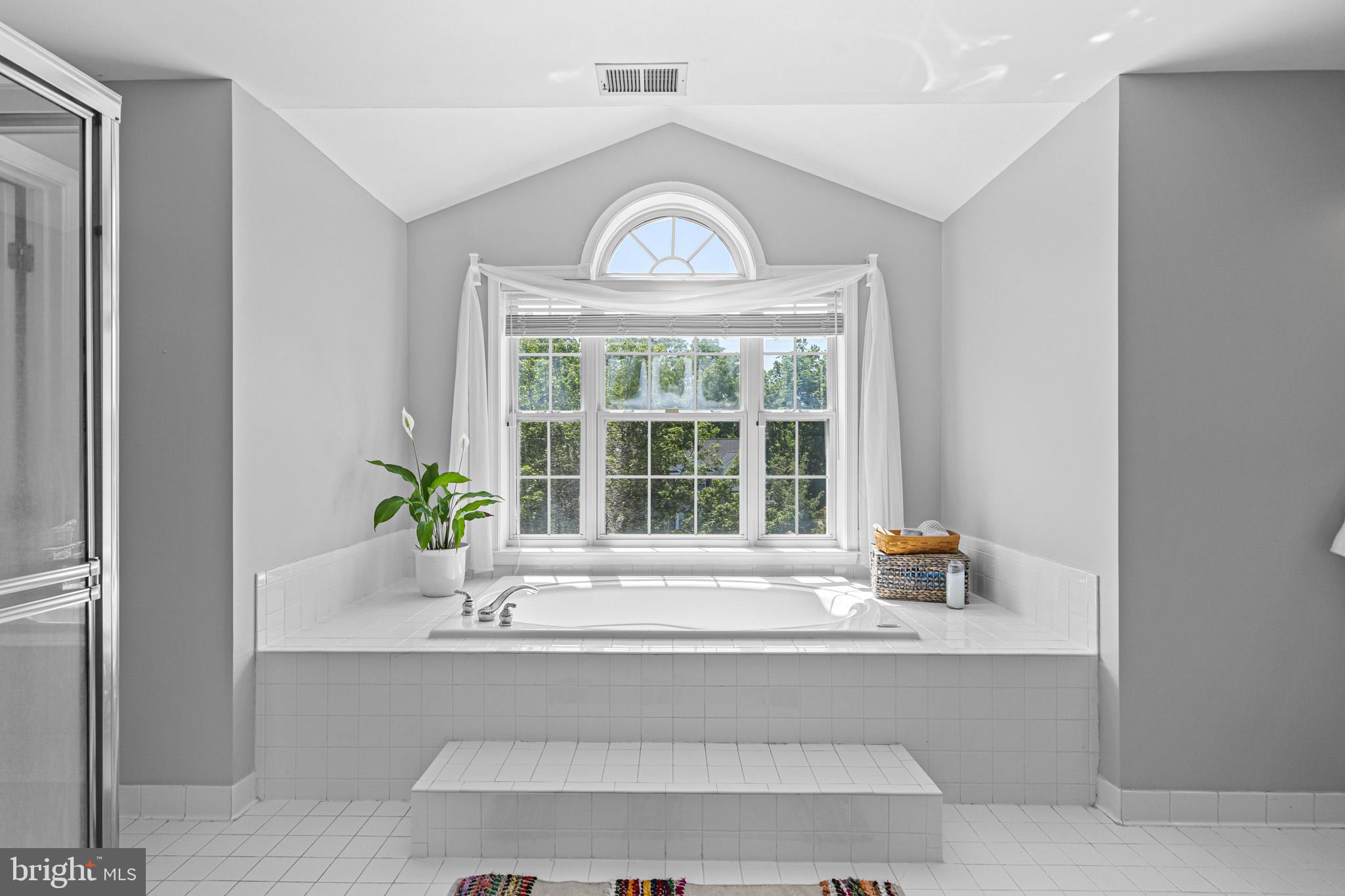 OAKMONT MANOR - Residential