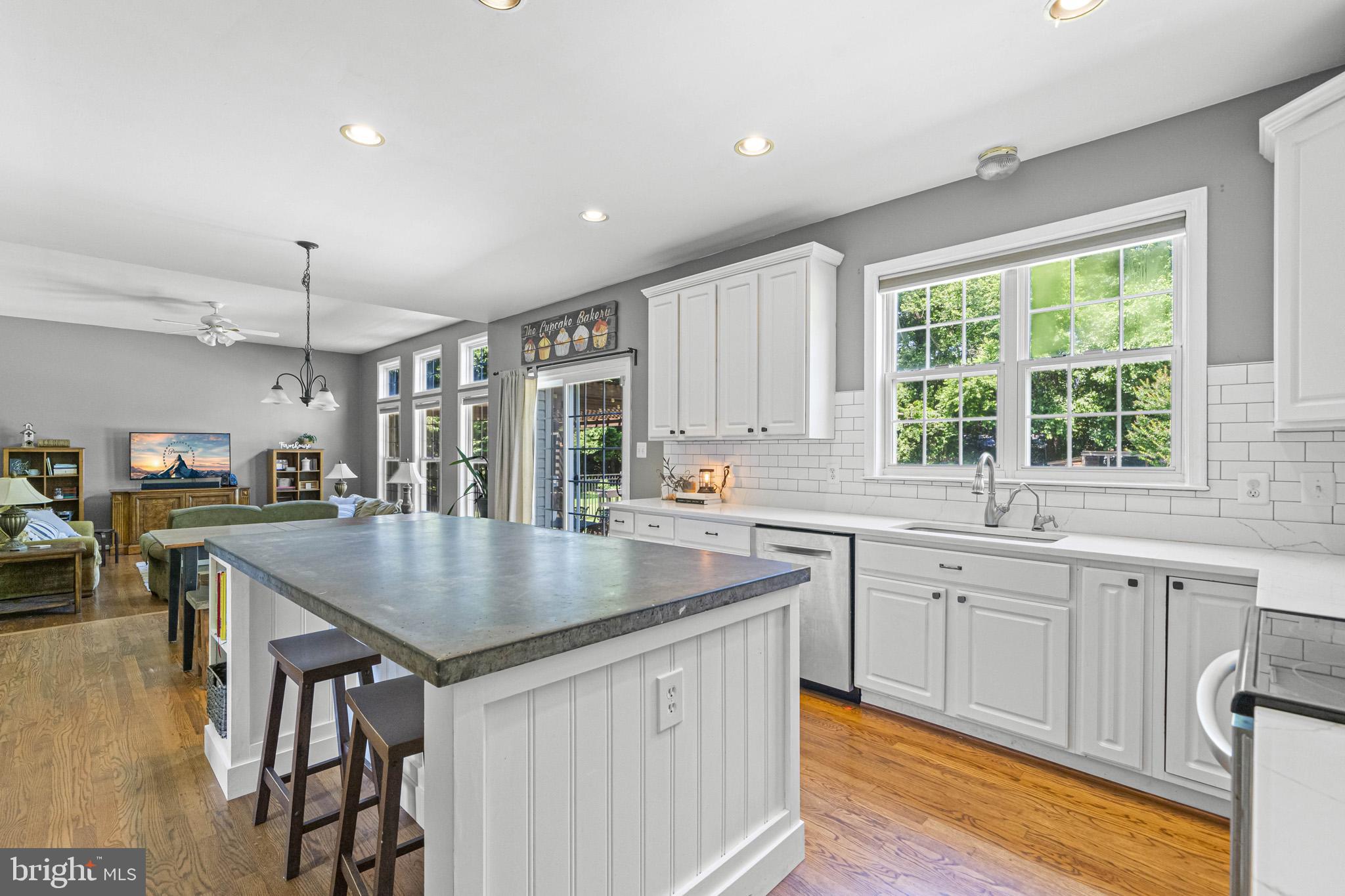 OAKMONT MANOR - Residential