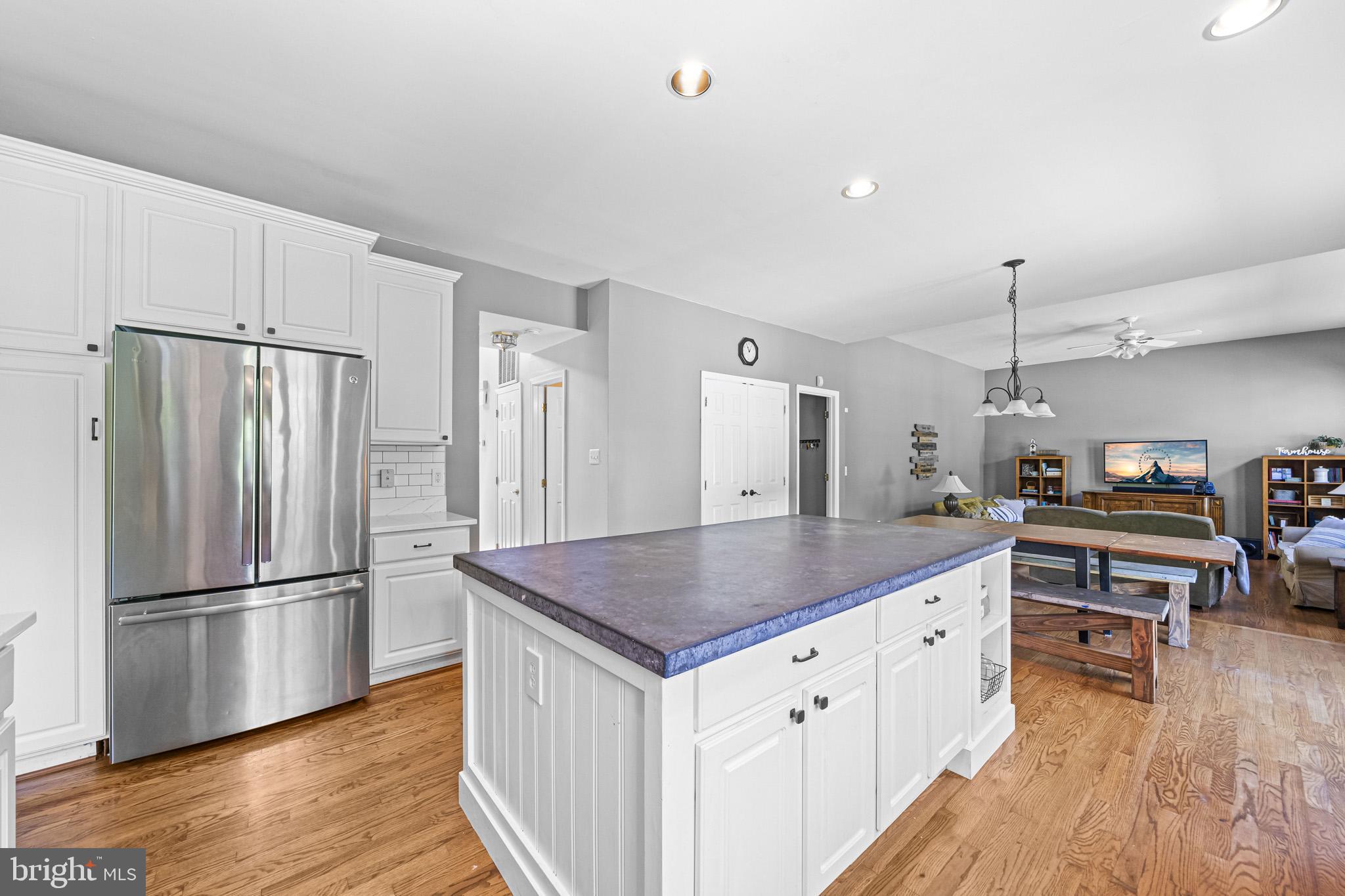 OAKMONT MANOR - Residential