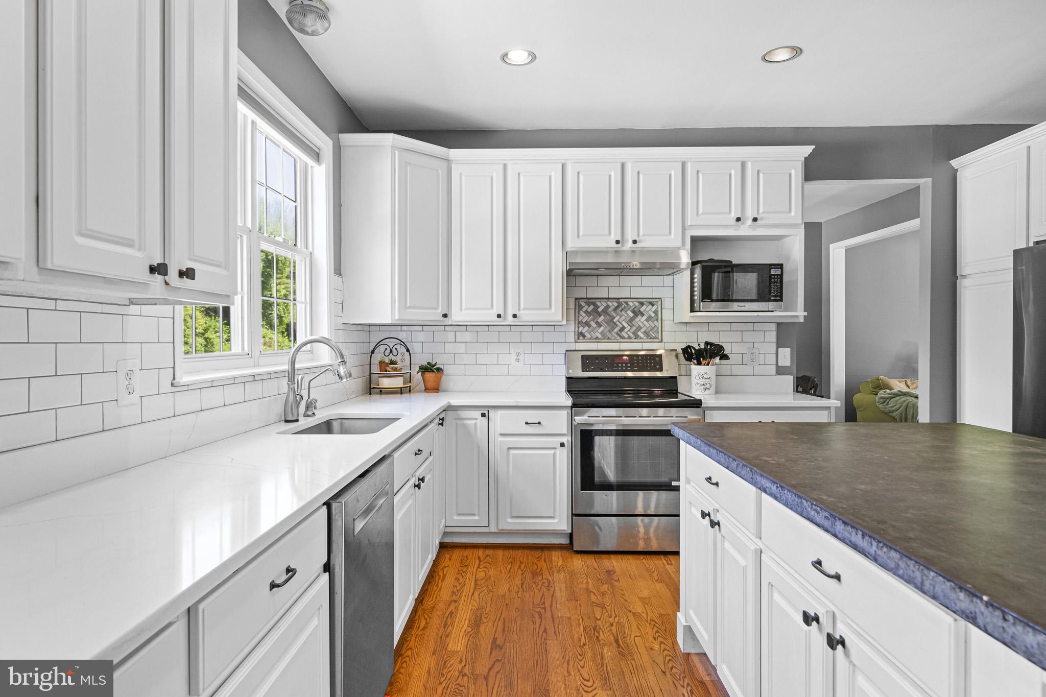 OAKMONT MANOR - Residential