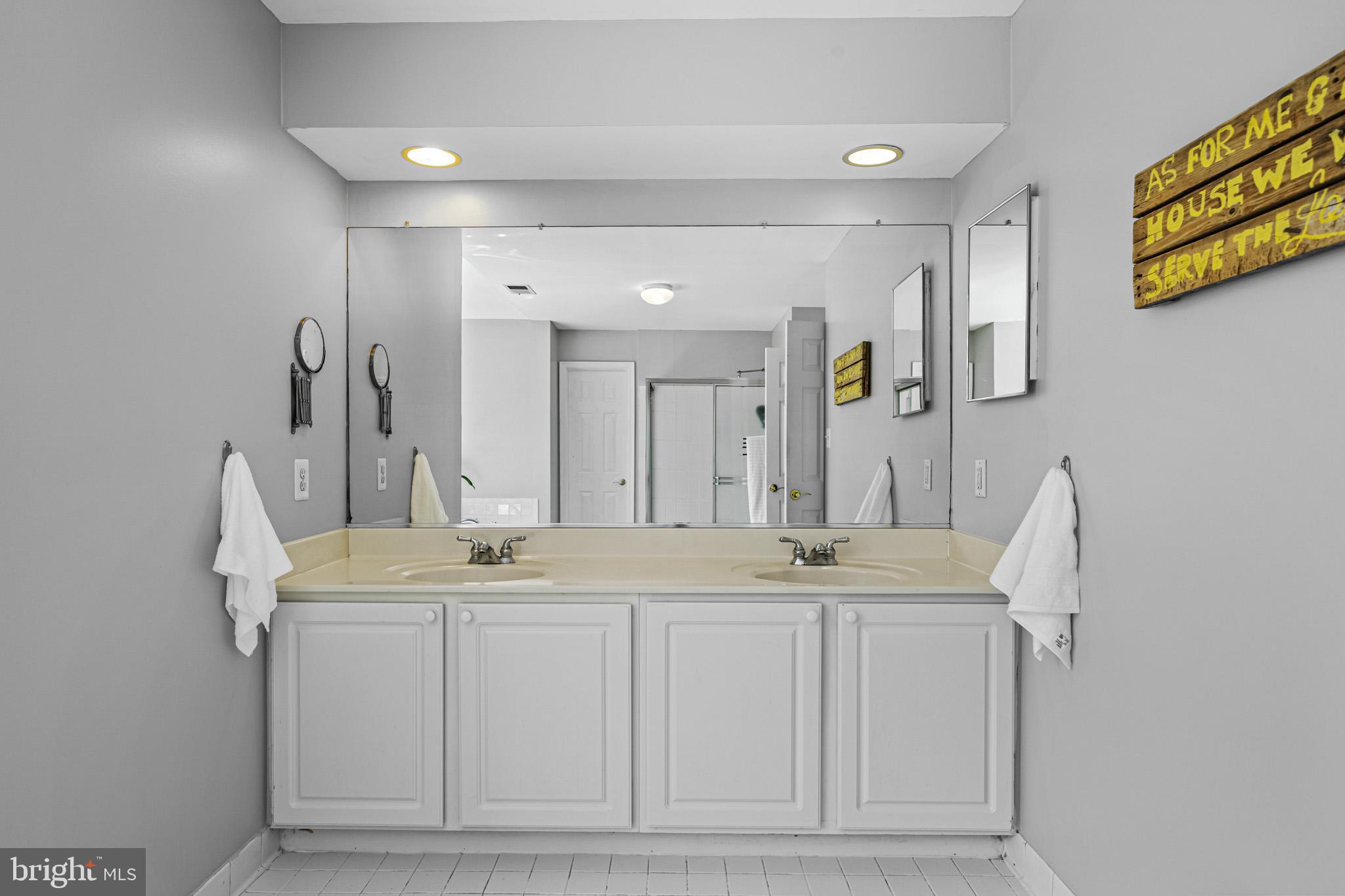 OAKMONT MANOR - Residential