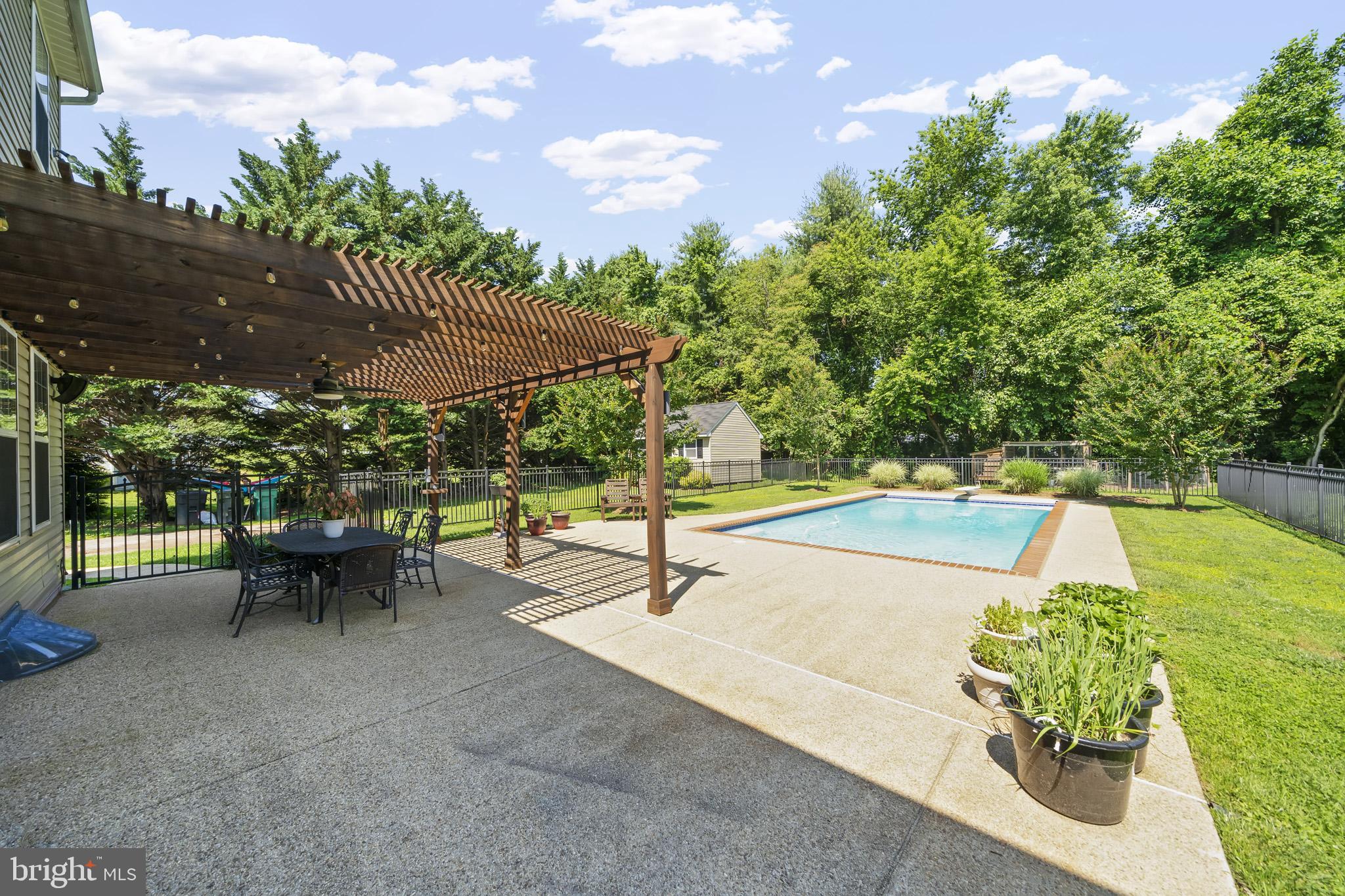 OAKMONT MANOR - Residential