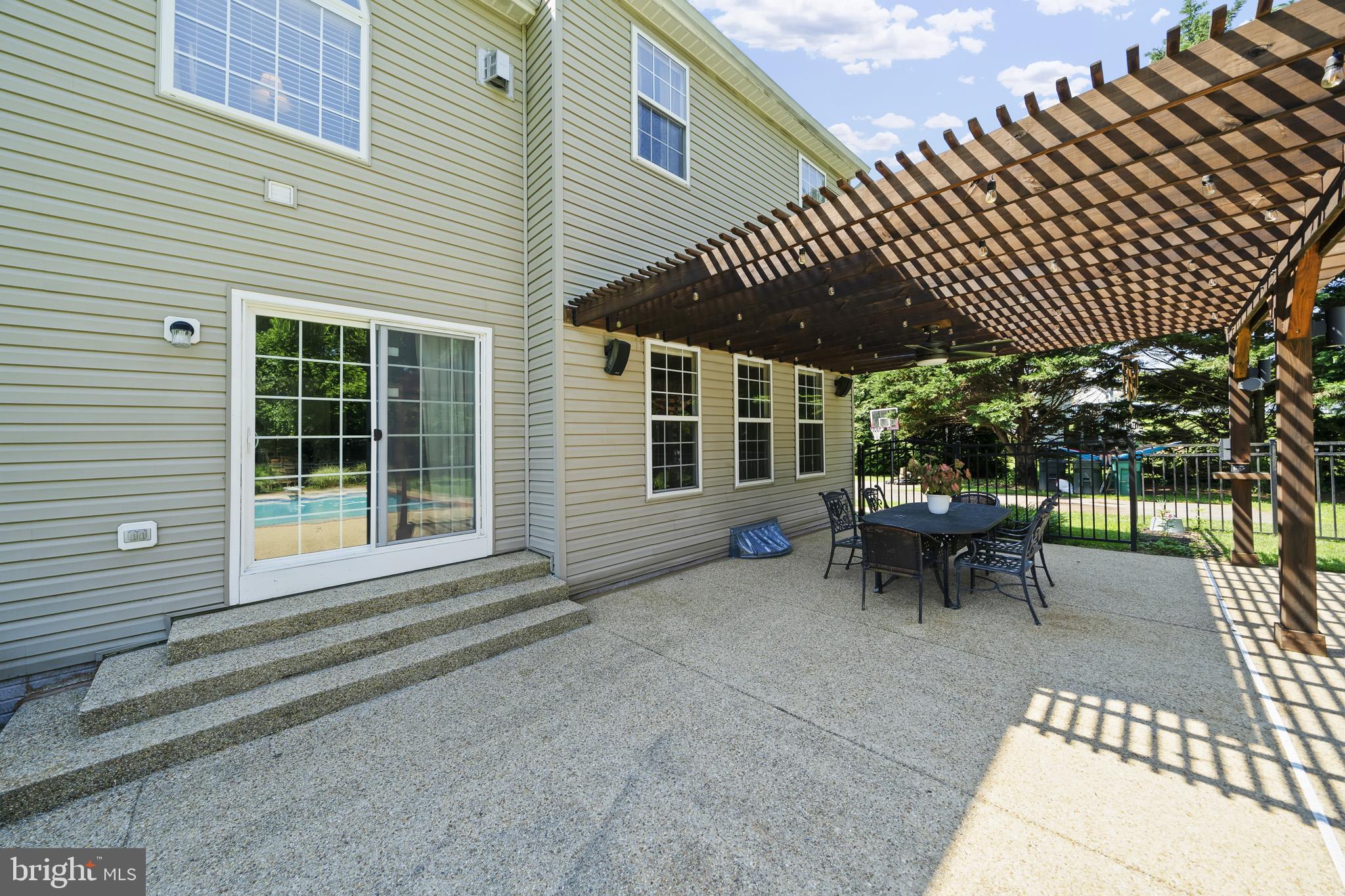 OAKMONT MANOR - Residential