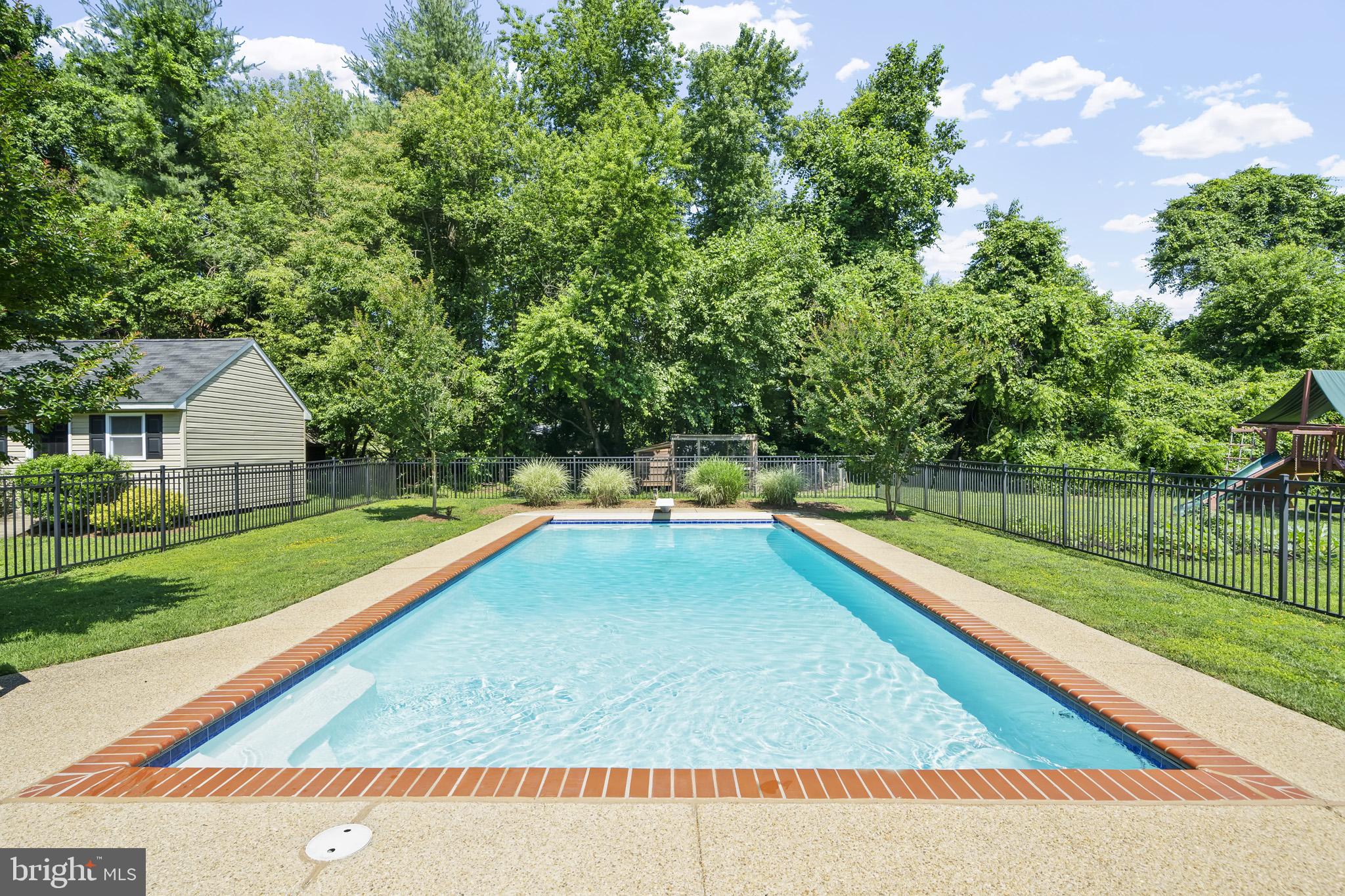 OAKMONT MANOR - Residential