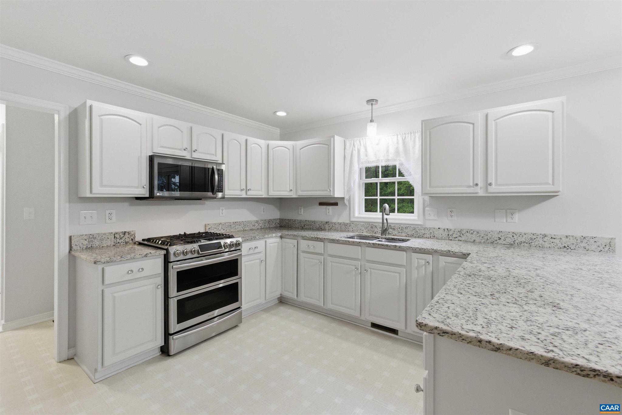DEER LAKE ESTATES - Residential