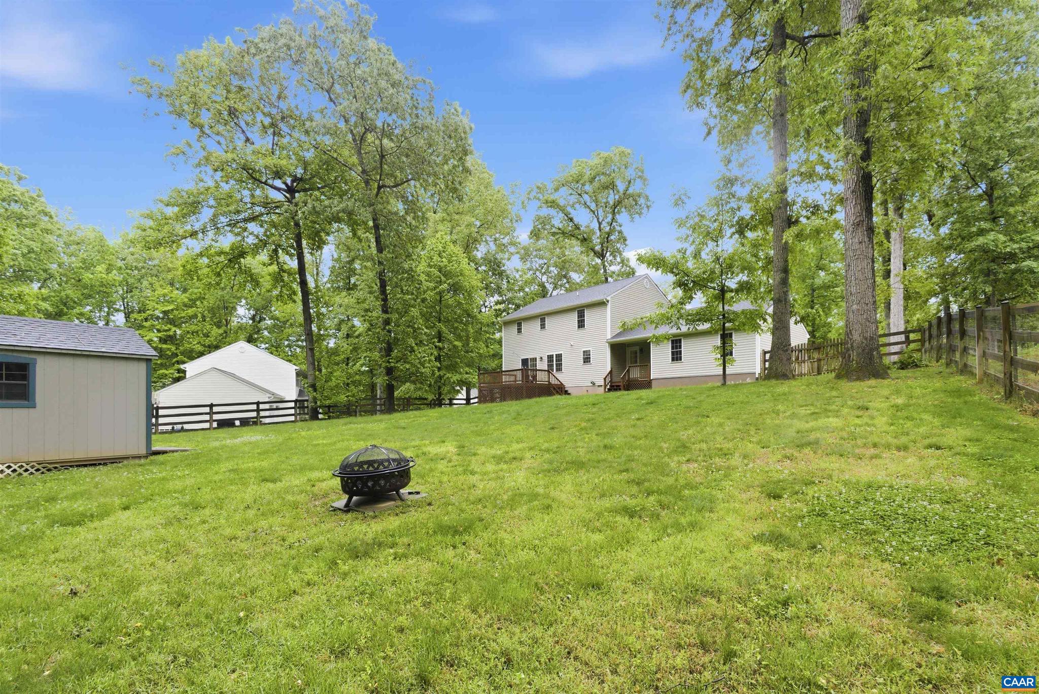 DEER LAKE ESTATES - Residential