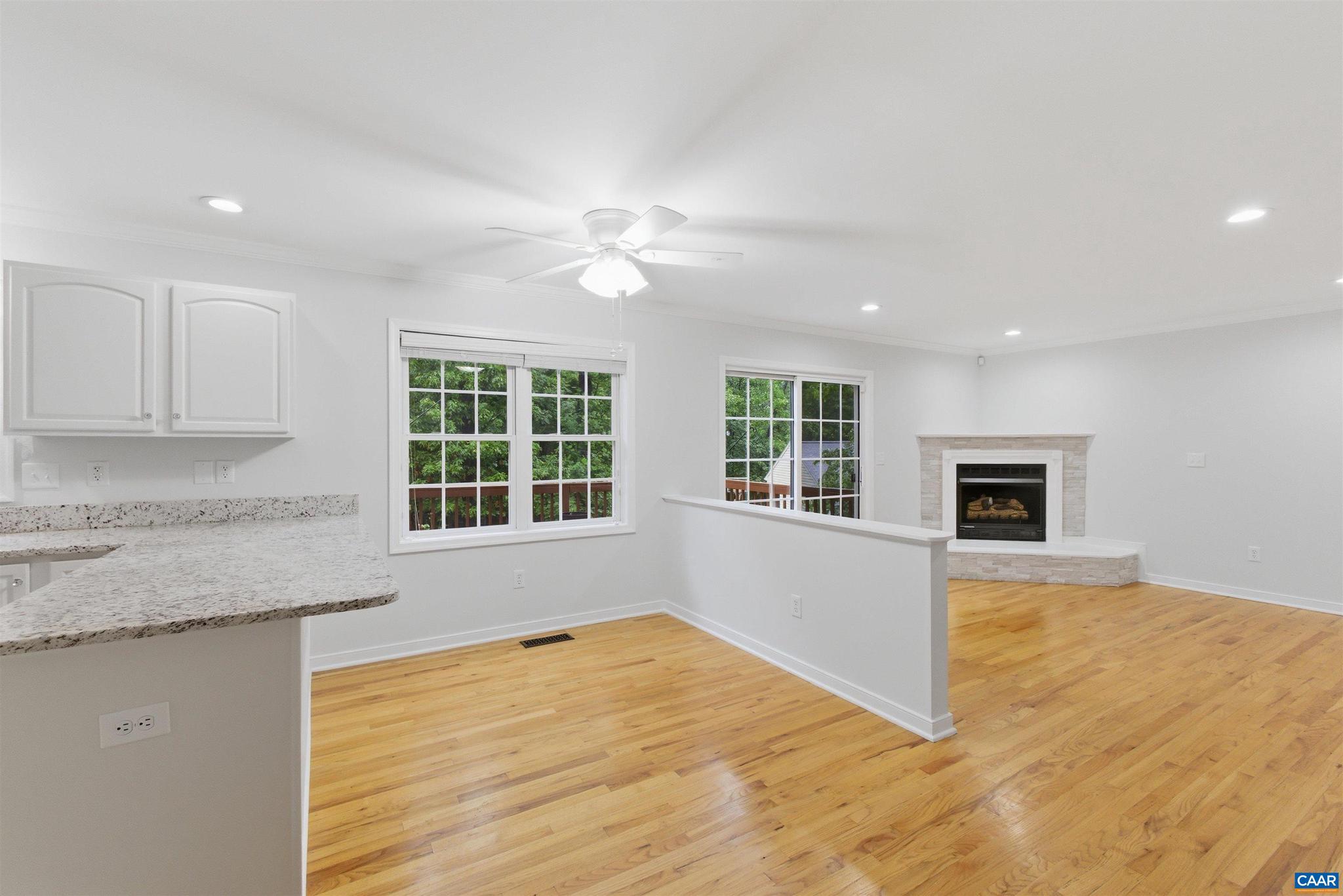 DEER LAKE ESTATES - Residential