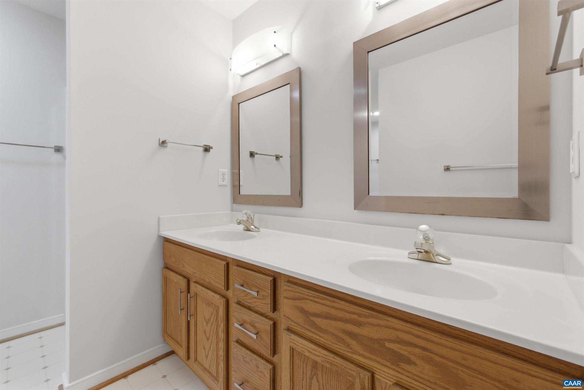 DEER LAKE ESTATES - Residential