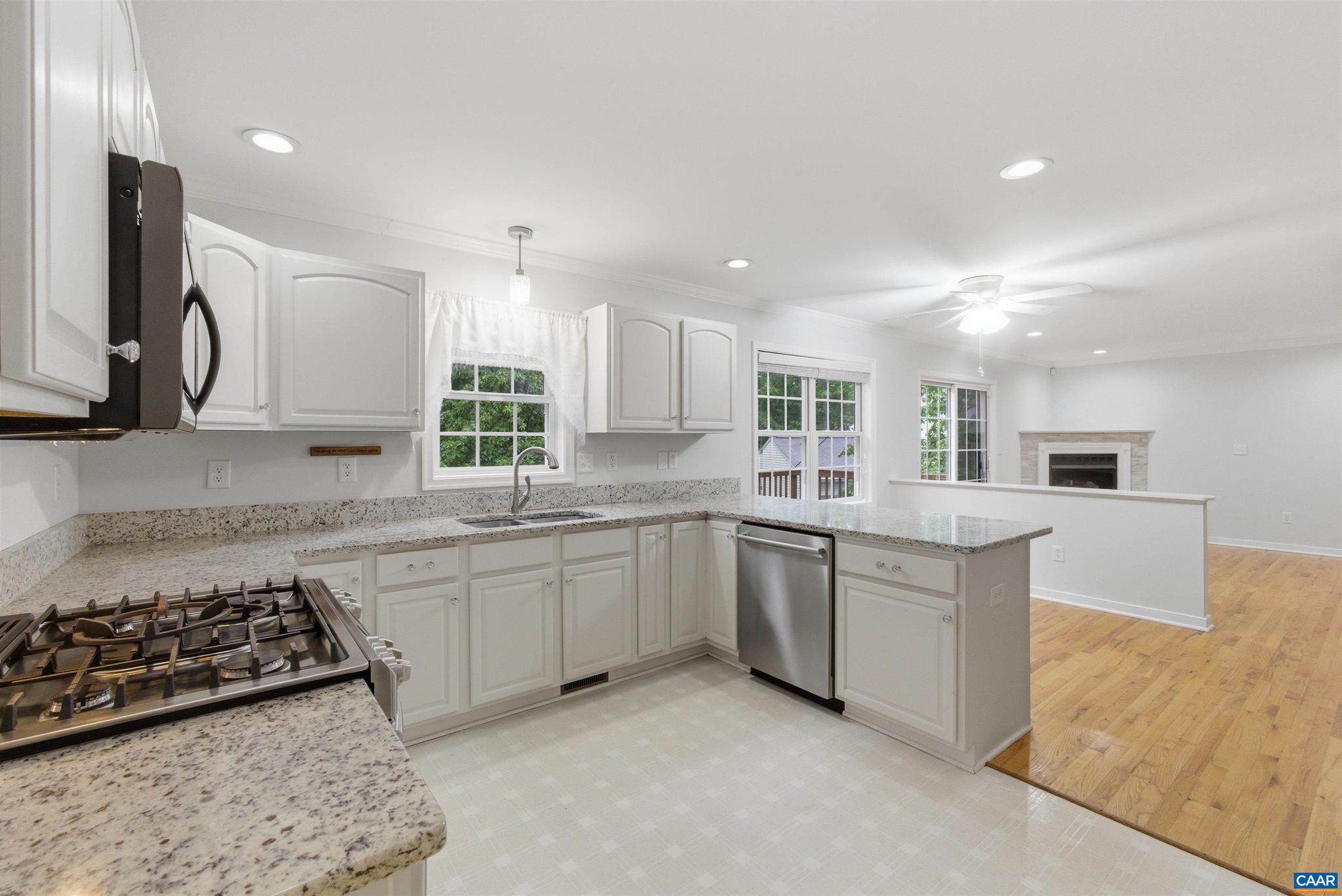 DEER LAKE ESTATES - Residential