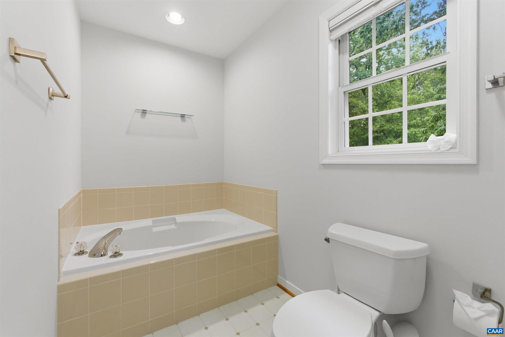 DEER LAKE ESTATES - Residential