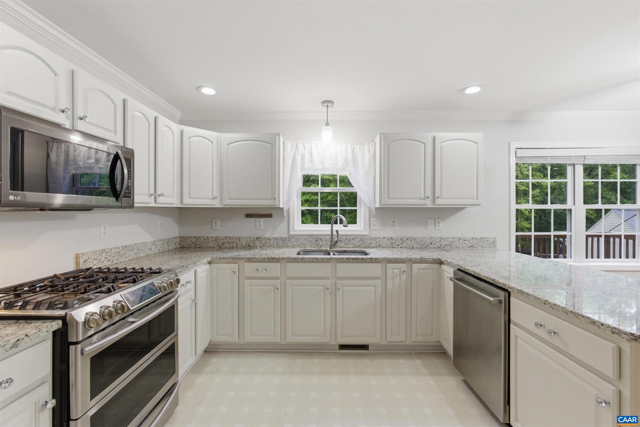 DEER LAKE ESTATES - Residential