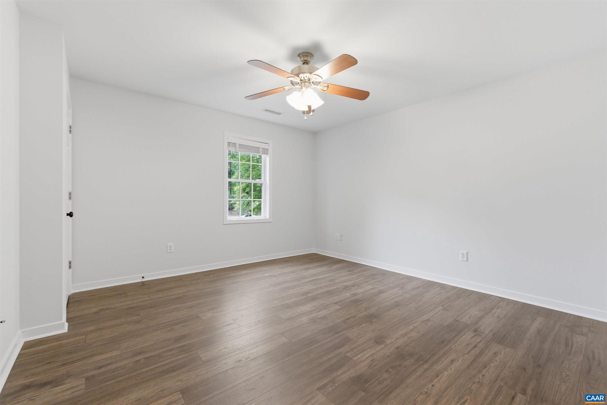 DEER LAKE ESTATES - Residential