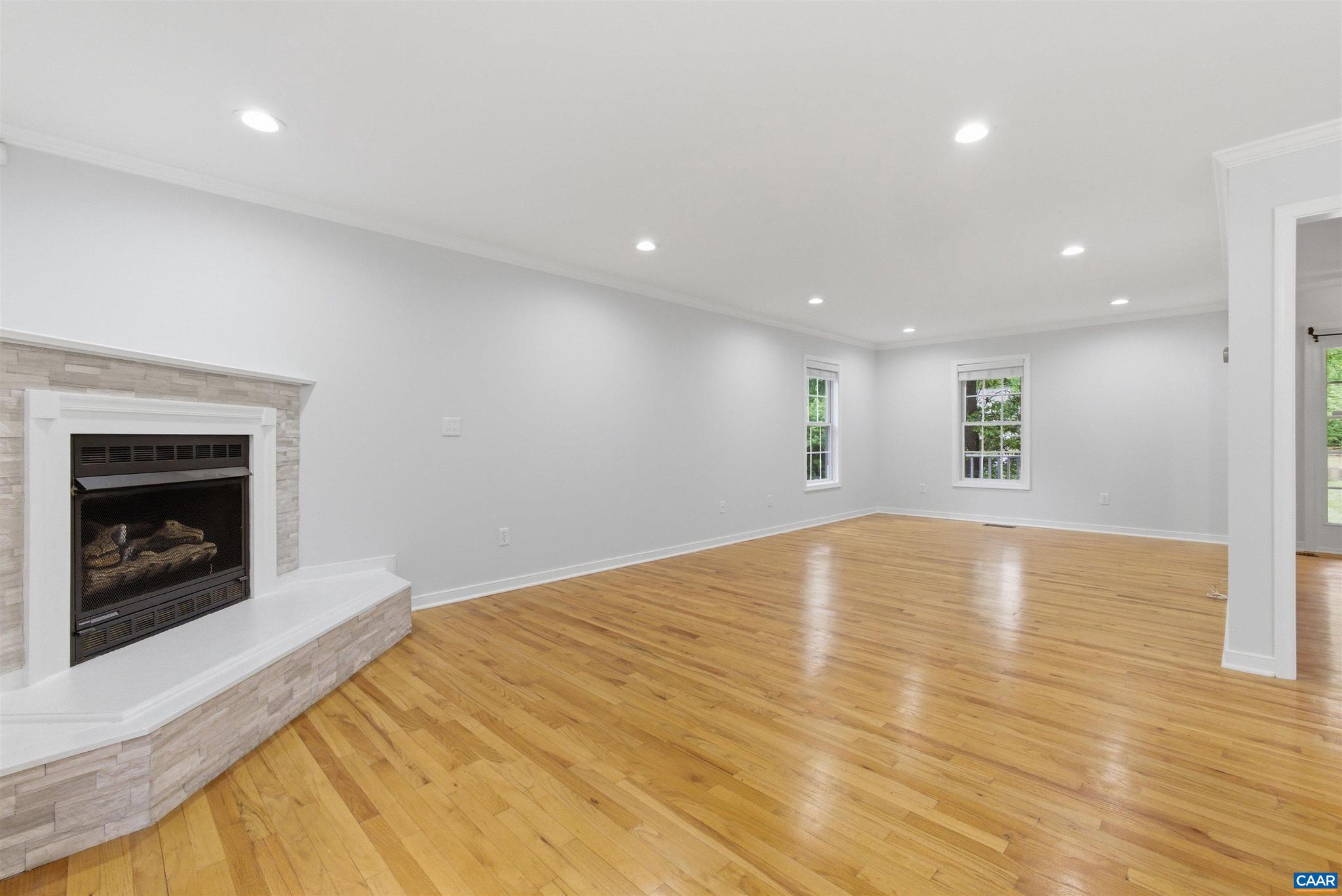 DEER LAKE ESTATES - Residential