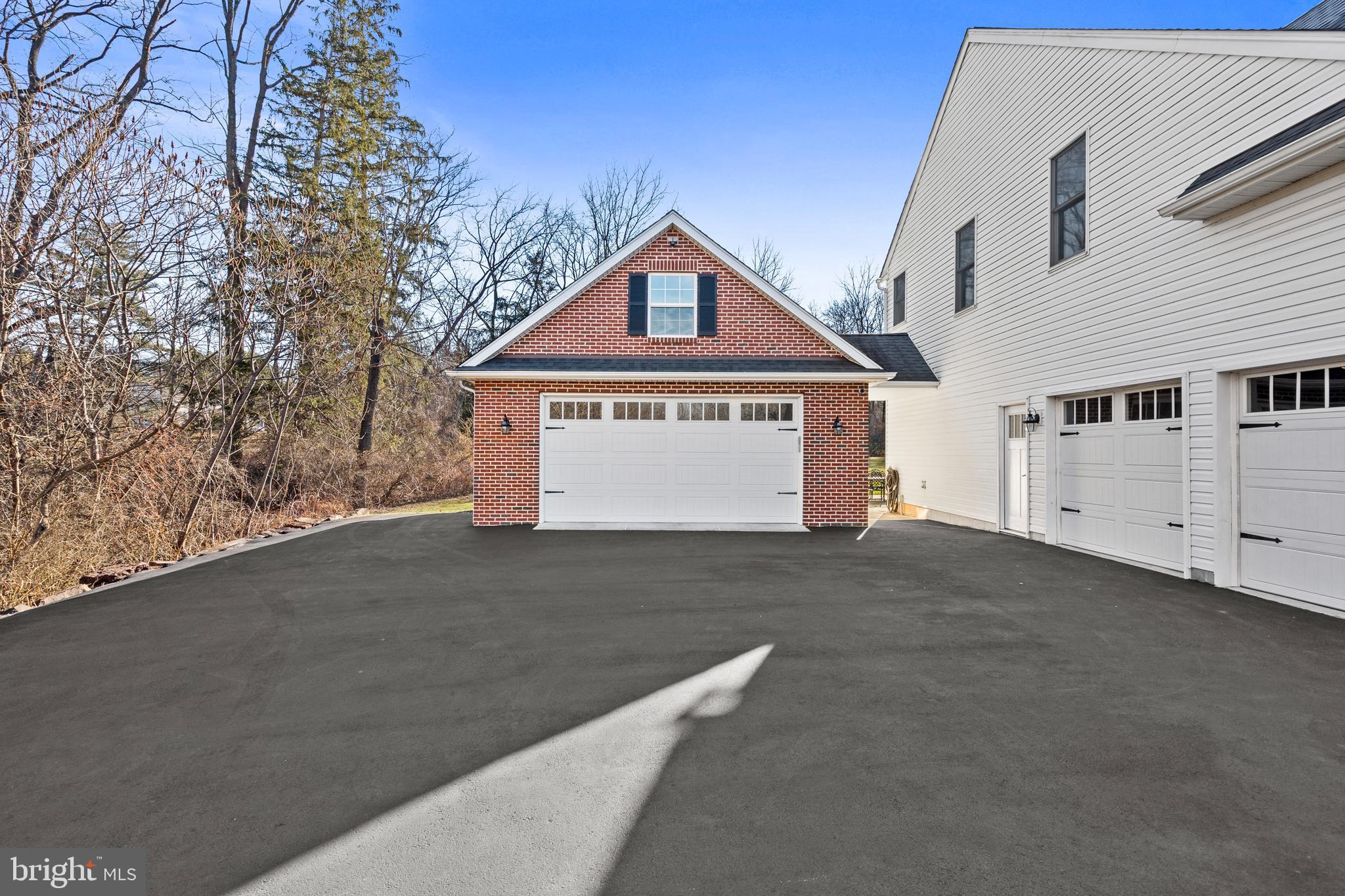 BROOKSIDE MANOR ES - Residential