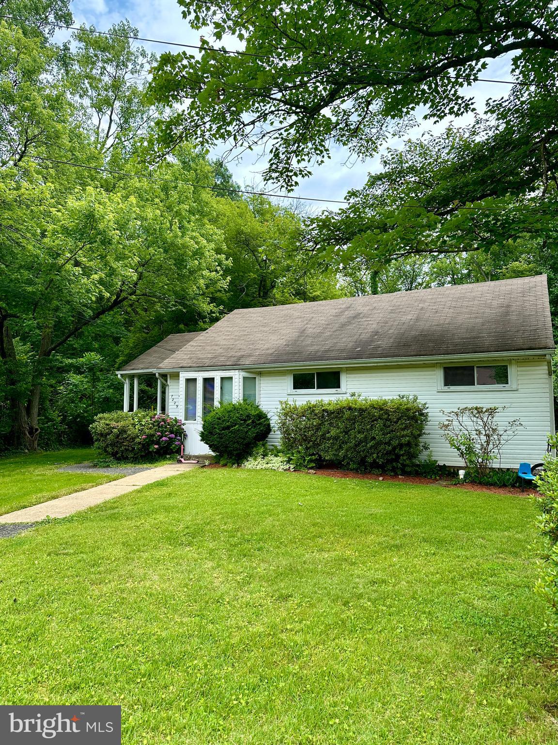 PIMMIT HILLS - Residential Lease