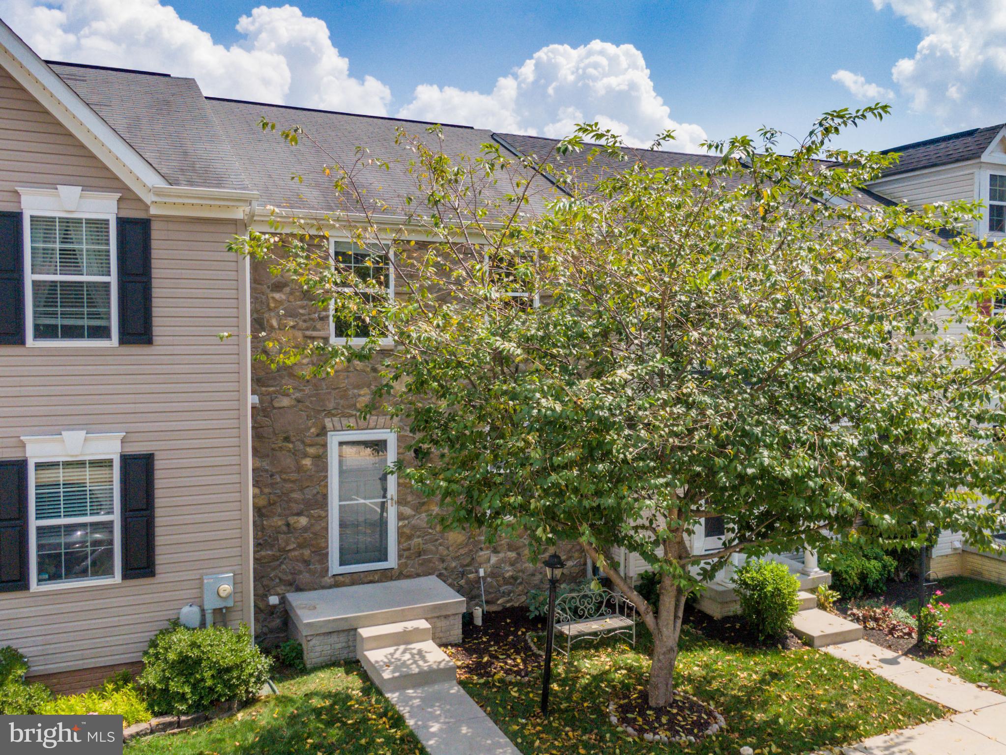 LAKELAND PLACE - Residential