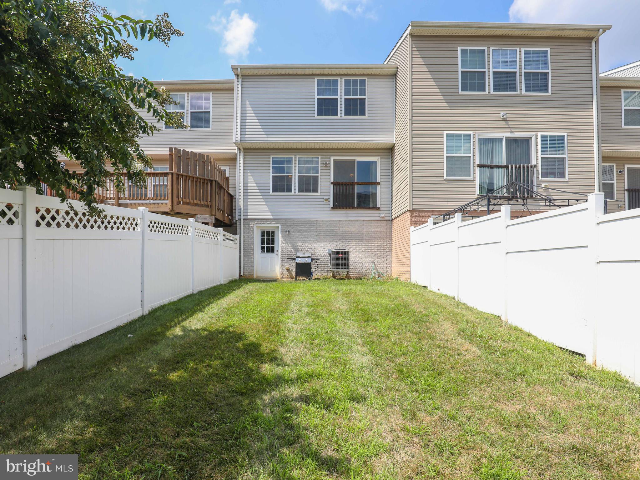 LAKELAND PLACE - Residential