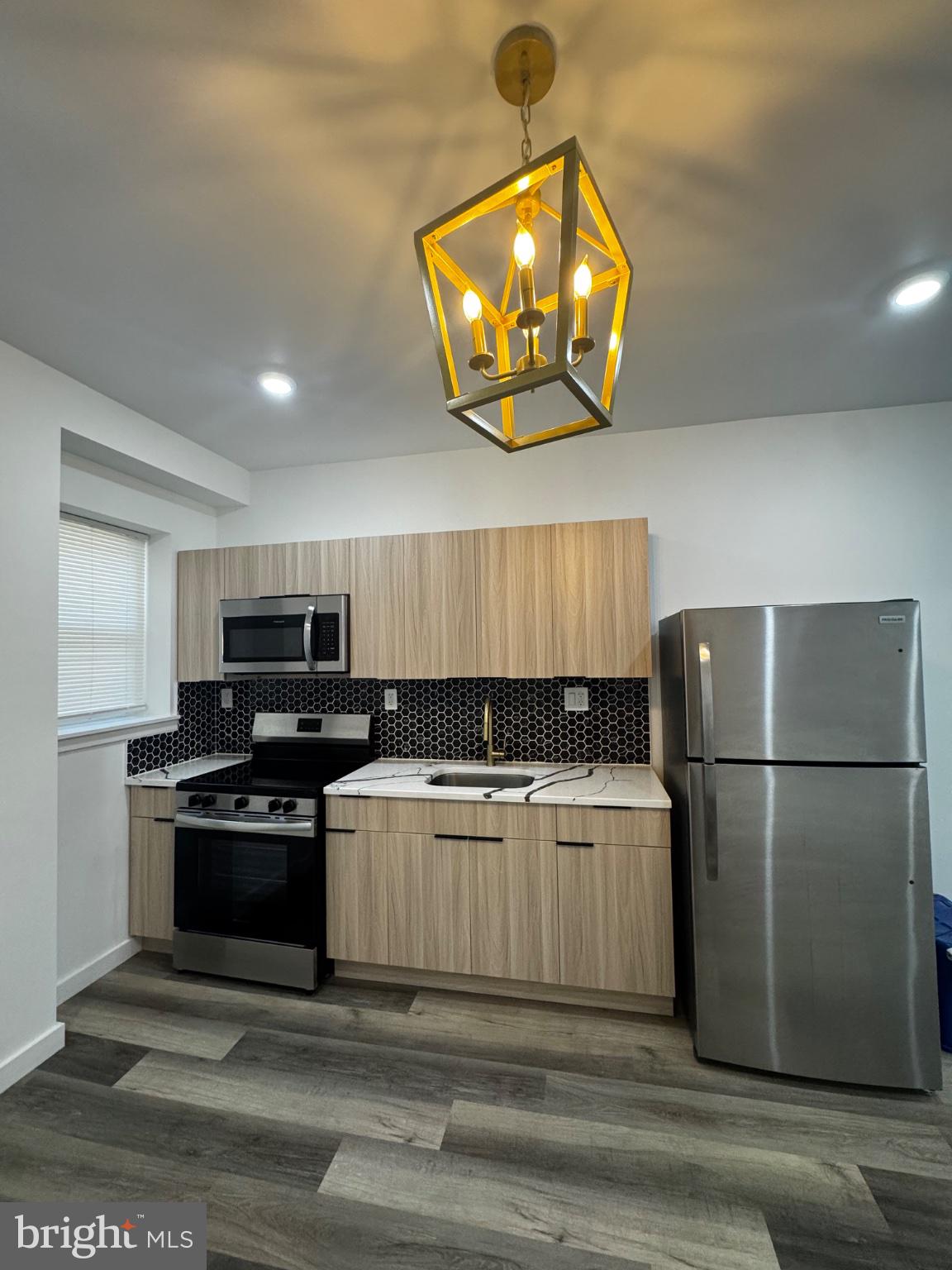 104 W ONTARIO STREET 1