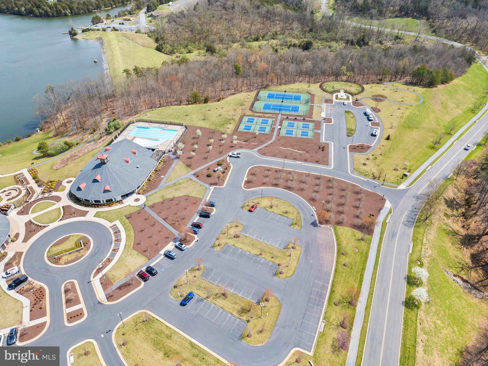 SHENANDOAH, LAKE FREDERICK - Residential