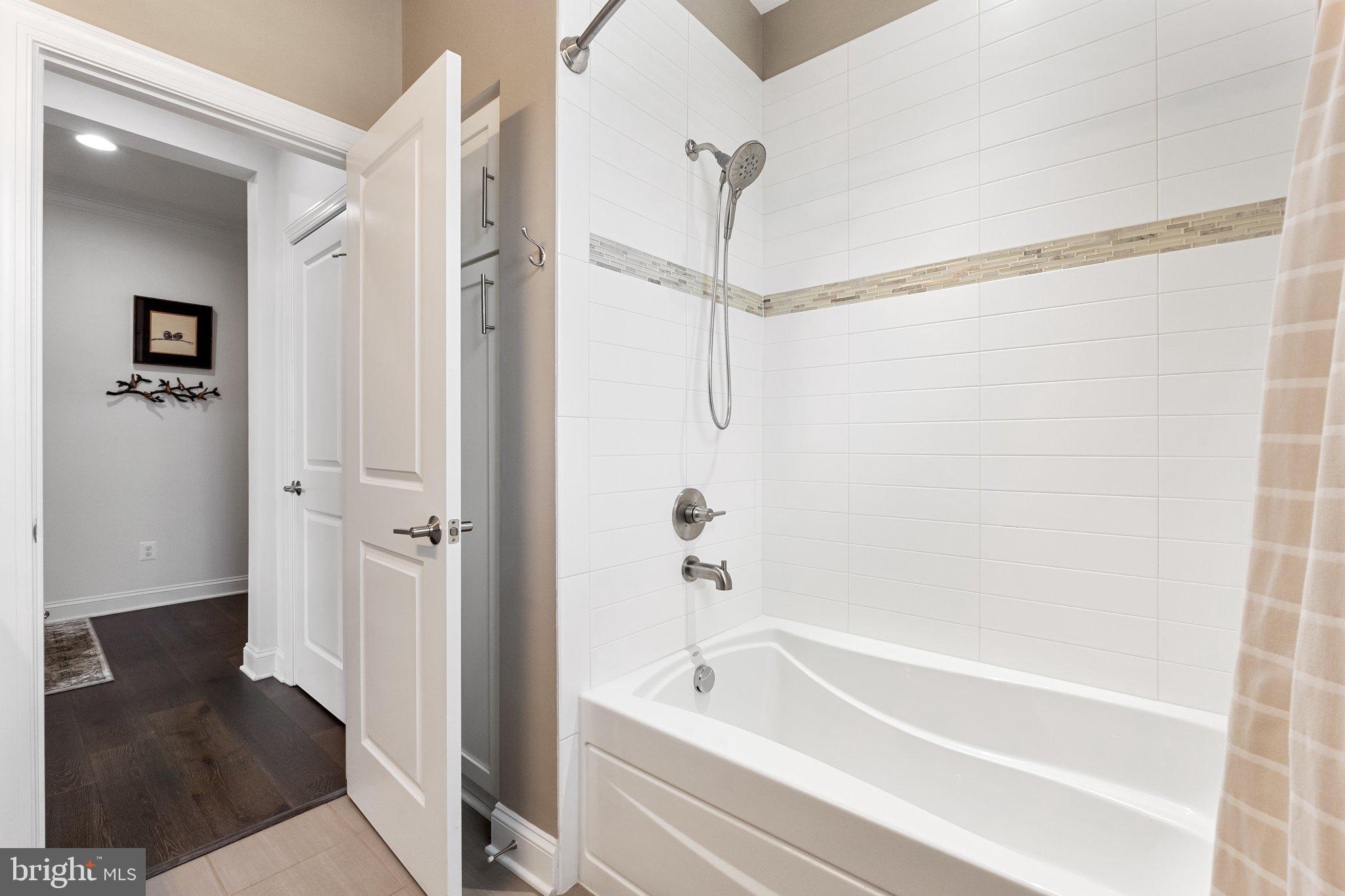 SHENANDOAH, LAKE FREDERICK - Residential