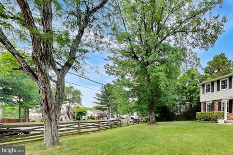 5932 Peregrine Drive, Burke, VA MLS: VAFX2322034