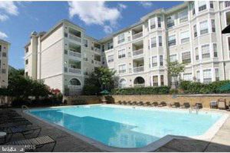 FABULOUS TOP FLOOR CORNER UNIT WITH A BEAUTIFUL VIEWS FROM EVERY WINDOW!! CONVENIENT LOCATION JUST OFF I-395 .  SHORT DISTANCE TO PENTAGON, WASHINGTON D.C. AND SHOPPING.   EXPRESS BUS ROUTE TO PENTAGON METRO STATION.  FEATURING RESTAURANTS, SHOPS, LIVE THEATRE, AND LIBRARY ARE JUST 1.5 MILES AWAY.   ASSIGNED GARAGE PARKING CLOSE TO ELEVATOR.  TWO  BEDROOMS  HAVE  BALCONIES  THAT VIEWS BEAUTIFUL PONDS AND JOGGING TRAIL.   9FT VAULTED CEILING AND GAS FIREPLACE ,  OVERSIZES SOAKIN TUB IN THE MASTER BEDROOM.   CONDO OFFERS SECURE ACCESS TO 24 HR FITNESS CENTER, CLUBHOUSE AND THE POOL.   AMENITIES ALSO INCLUDES PARTY ROOM, MEETING ROOM, AND THE GAZEBO.