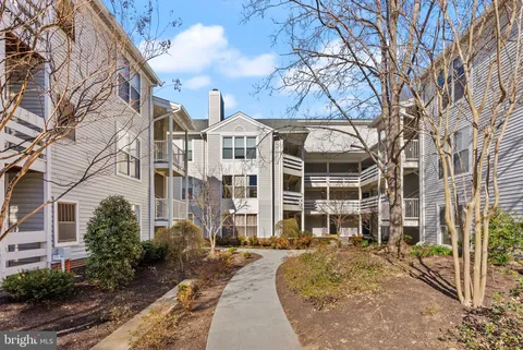 10302 Appalachian Circle Unit 209, Oakton, VA MLS: VAFX2230544