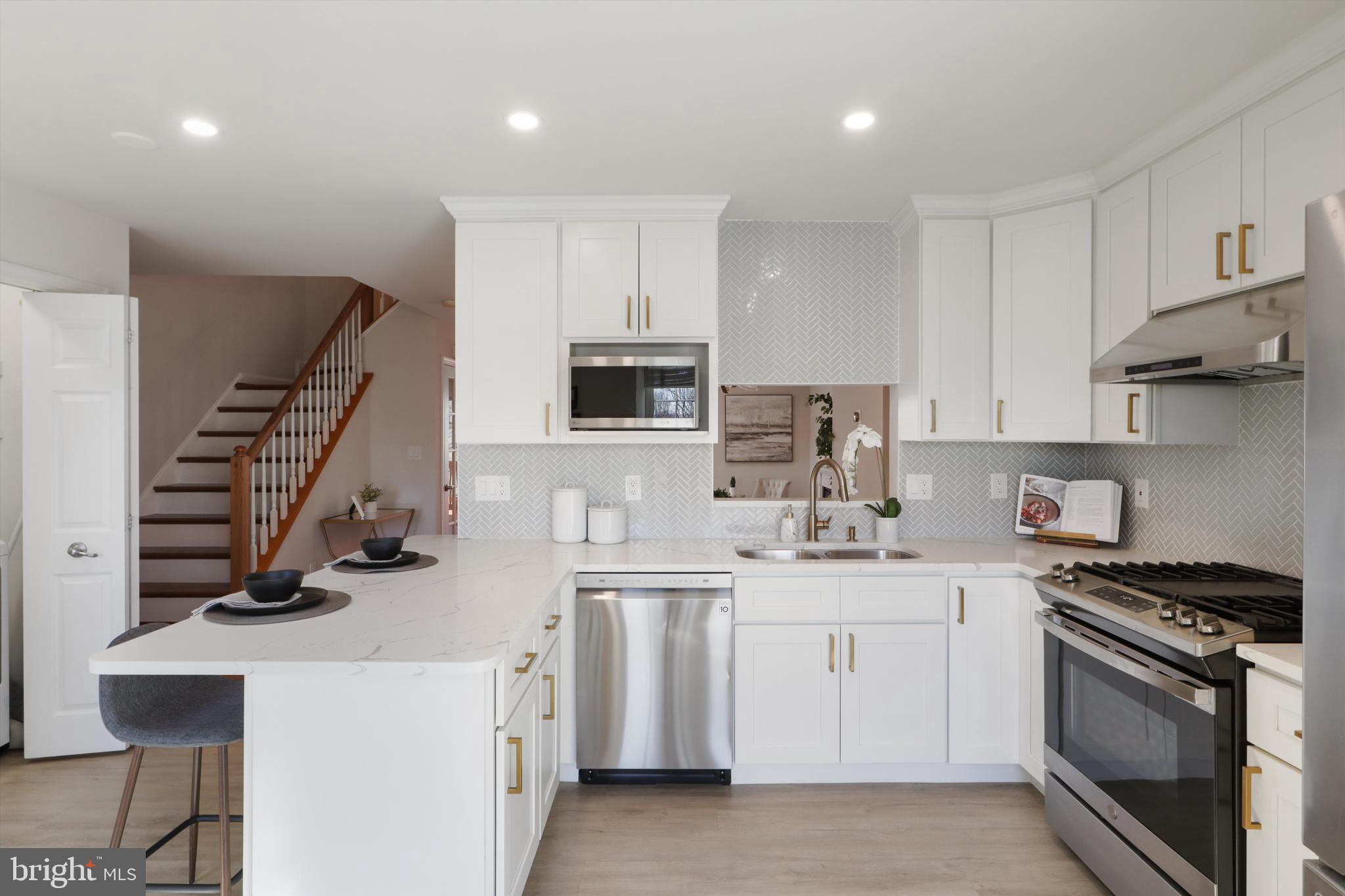 WOODGATE MANOR - Residential