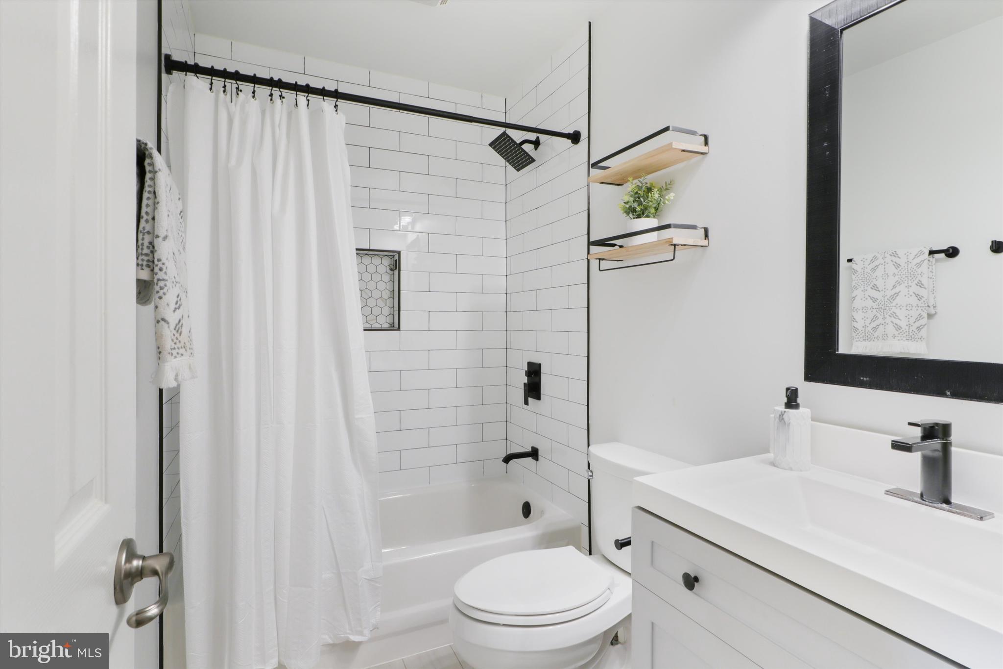 WOODGATE MANOR - Residential